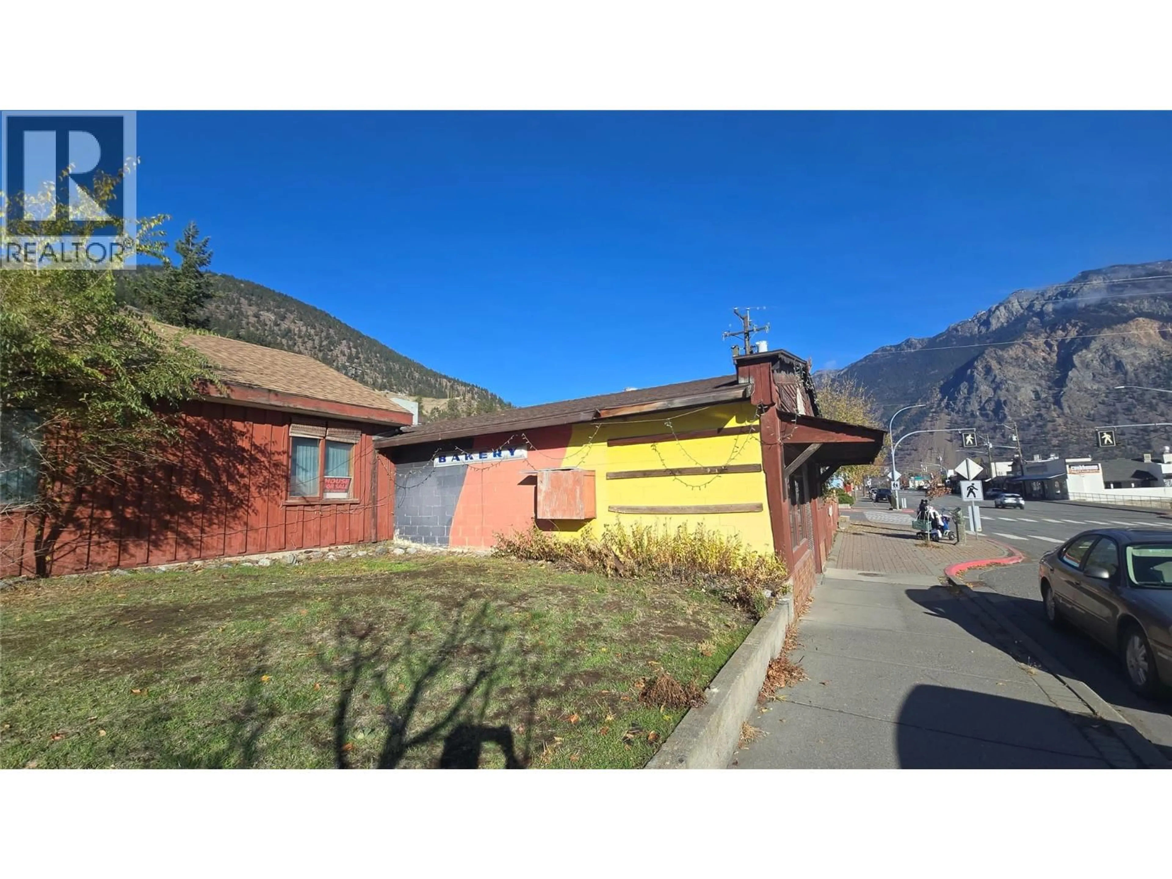 A pic from outside/outdoor area/front of a property/back of a property/a pic from drone, mountain view for 705 MAIN STREET, Lillooet British Columbia V0K1V0