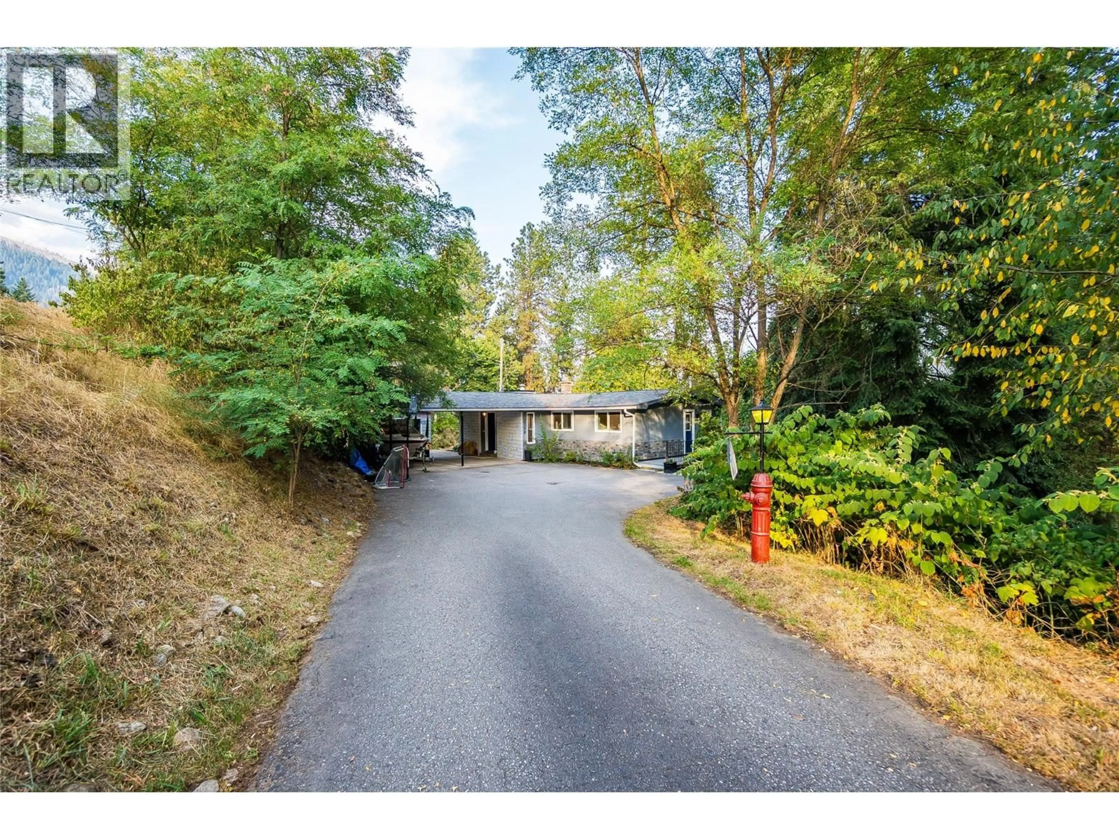 A pic from outside/outdoor area/front of a property/back of a property/a pic from drone, street for 2758 LEECREST ROAD, Nelson British Columbia V1L6L1
