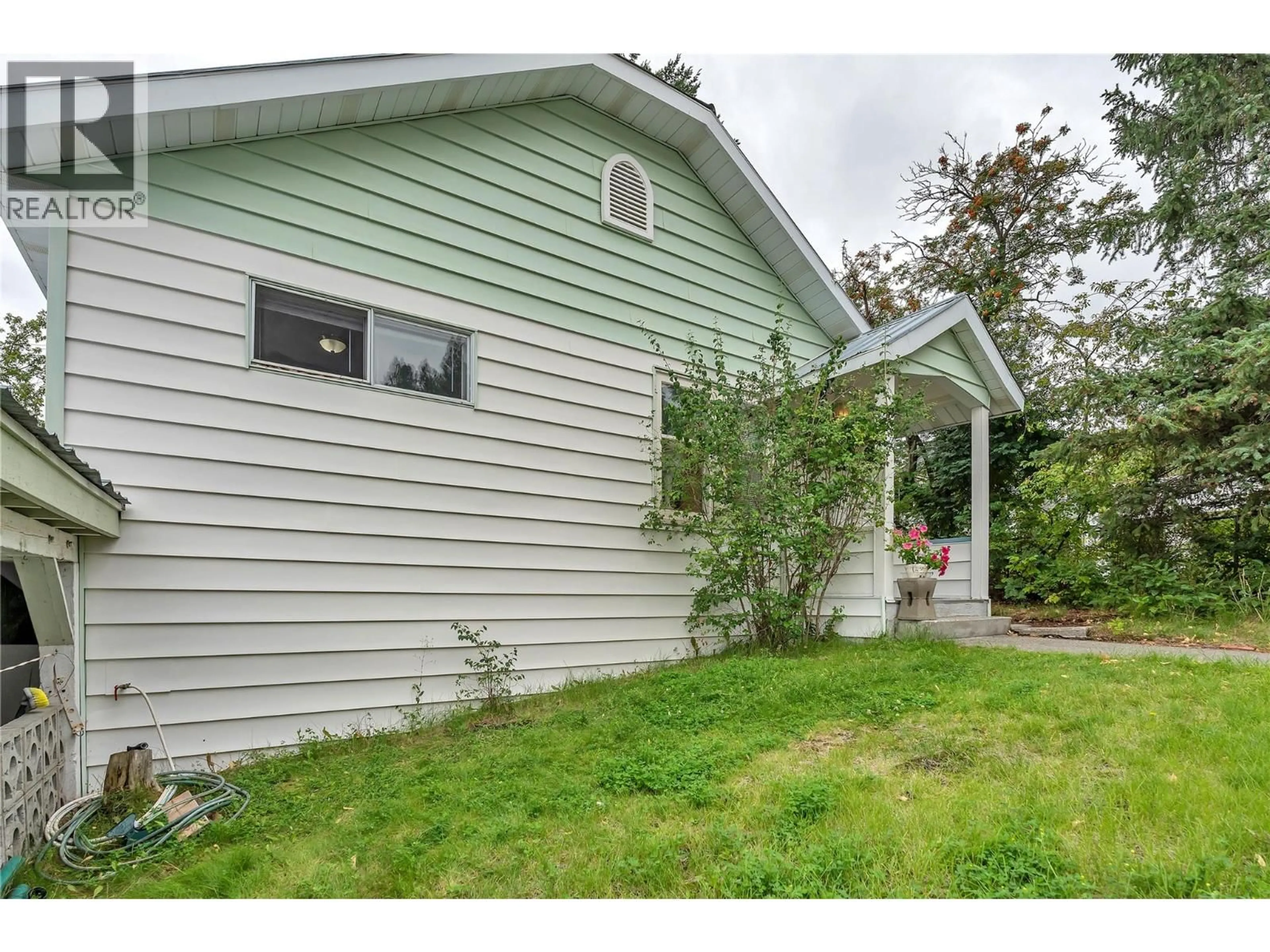 Home with vinyl exterior material, street for 286 ANGELA AVE OTHER, Princeton British Columbia V0X1W0