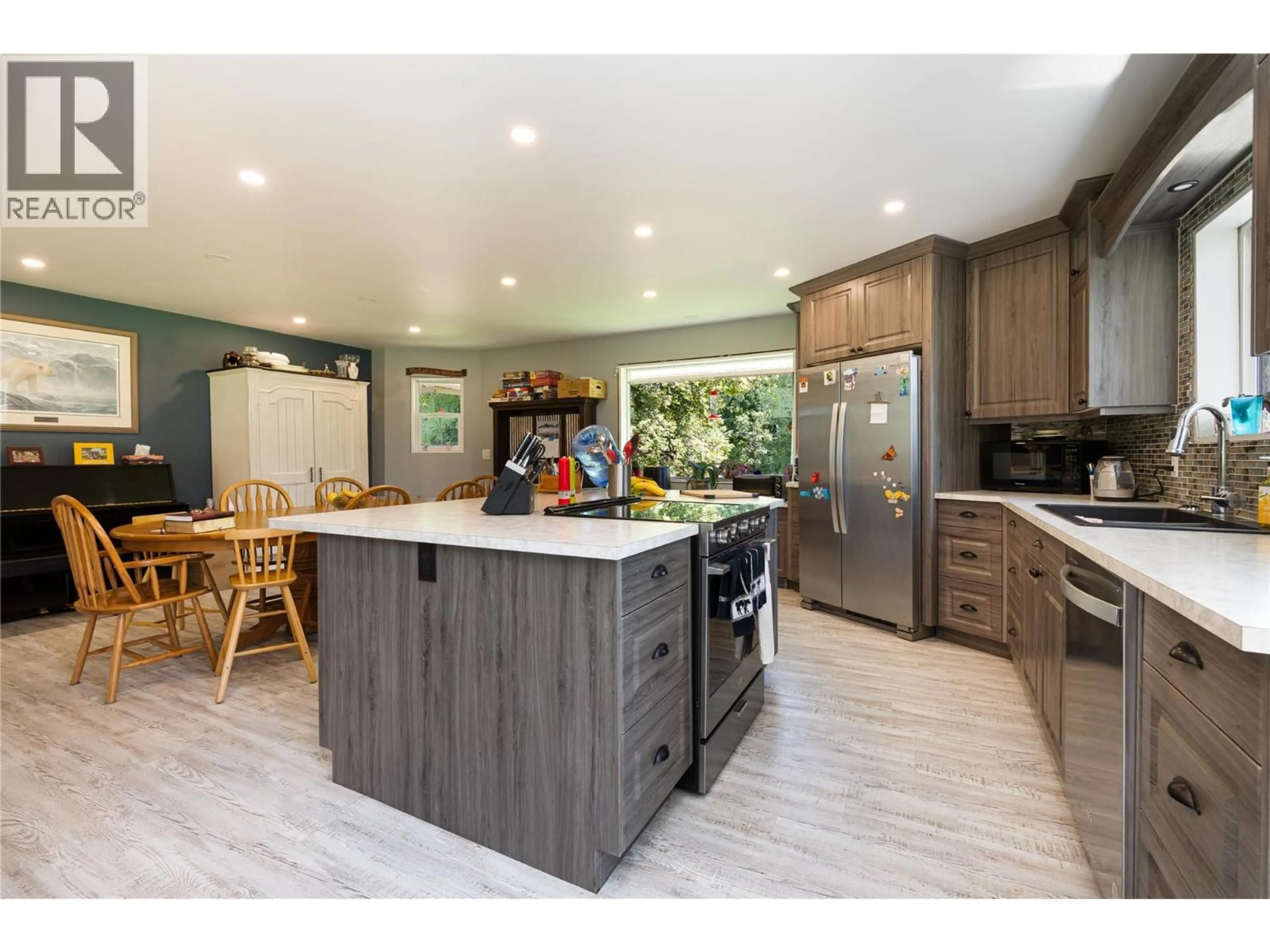 Contemporary kitchen, unknown for 414 MALLORY ROAD, Enderby British Columbia V4Y4H9