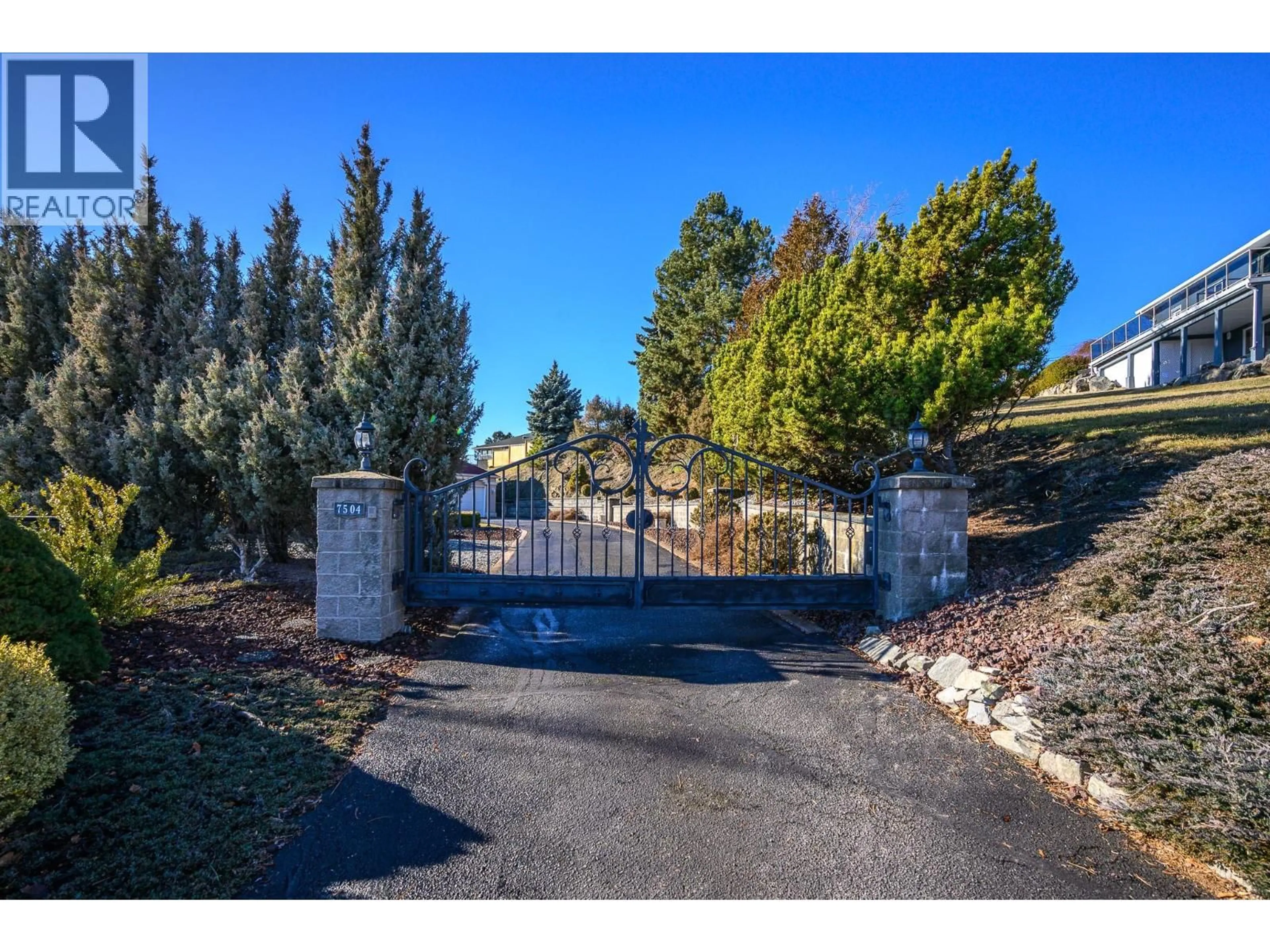 A pic from outside/outdoor area/front of a property/back of a property/a pic from drone, unknown for 7504 KENNEDY LANE, Vernon British Columbia V1H1C4