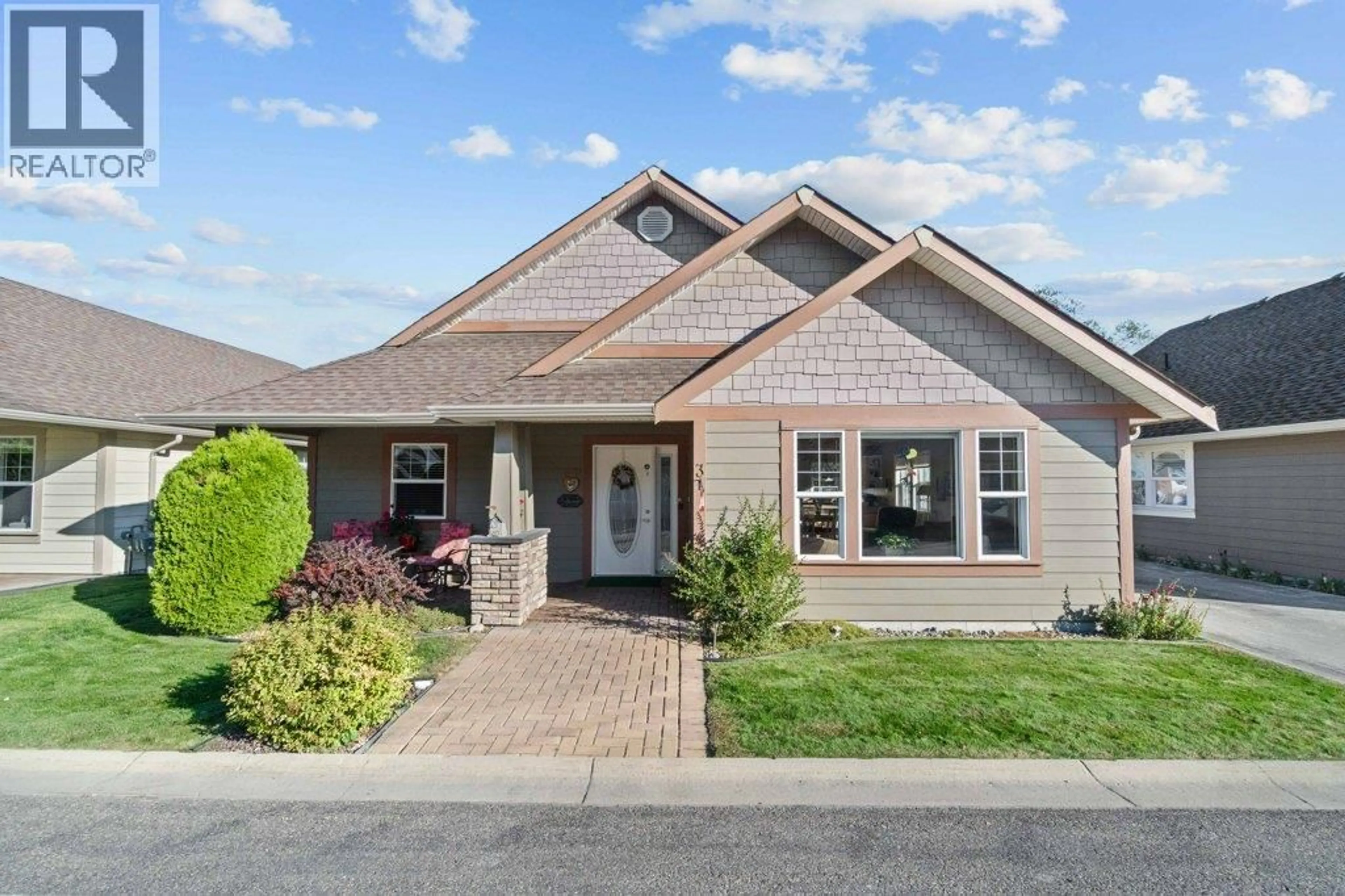 Home with vinyl exterior material, street for 3 - 1231 10 STREET SOUTHWEST, Salmon Arm British Columbia V1E0A5