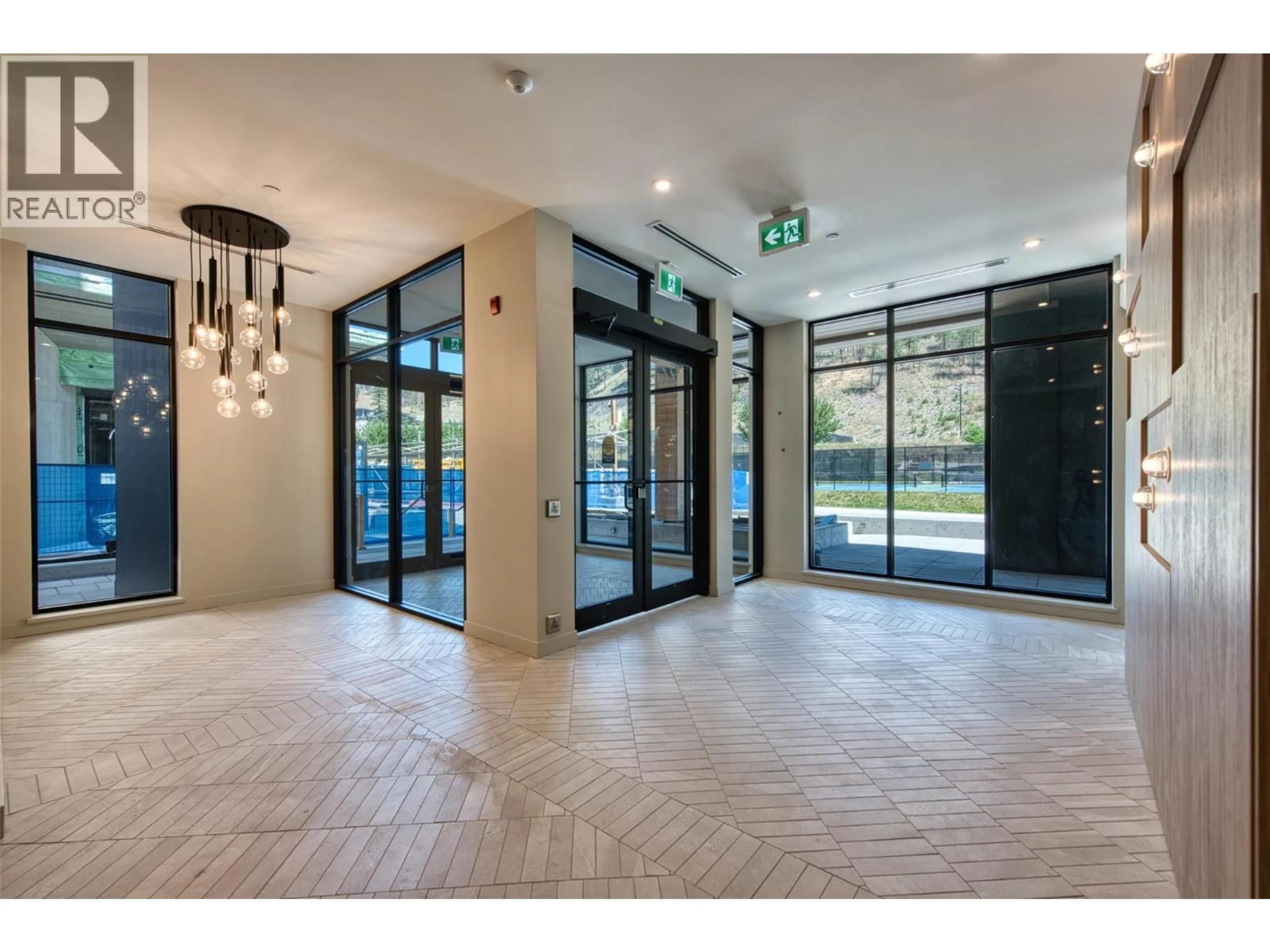 Indoor foyer for 508 - 9652 BENCHLAND DRIVE, Lake Country British Columbia V4V0C4