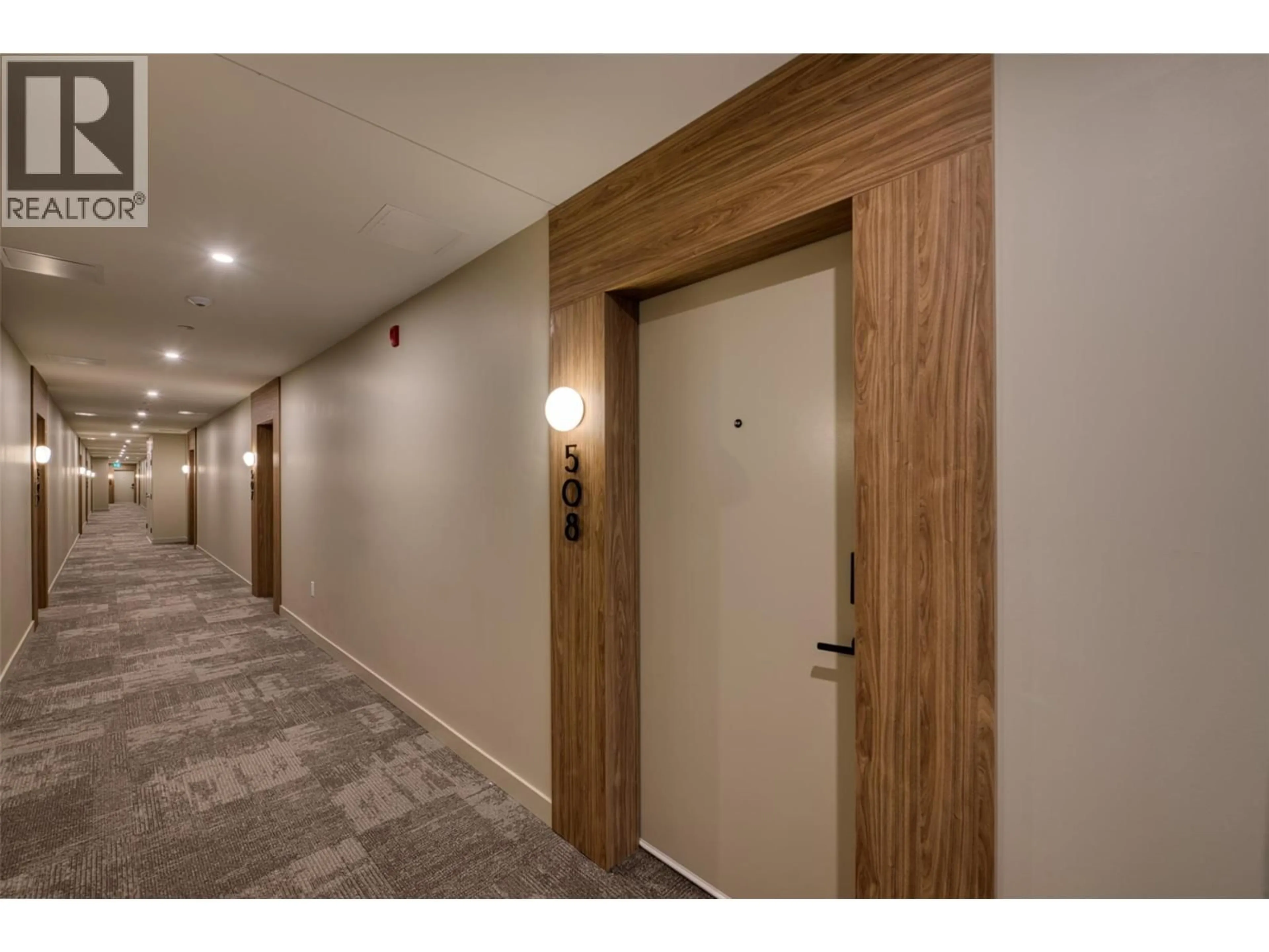 Indoor foyer for 508 - 9652 BENCHLAND DRIVE, Lake Country British Columbia V4V0C4