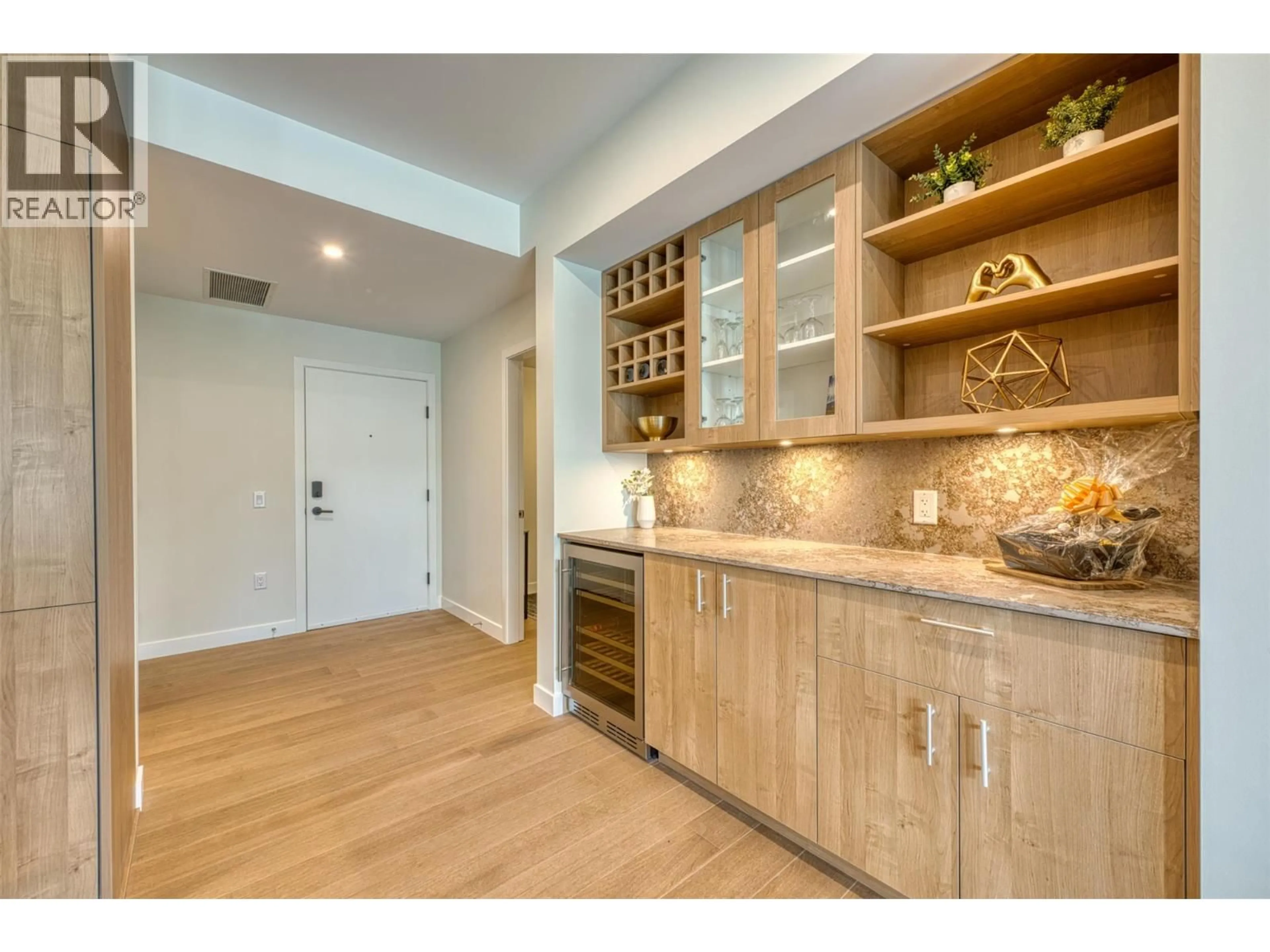 Open concept kitchen, unknown for 306 - 9652 BENCHLAND DRIVE, Lake Country British Columbia V4V0C4