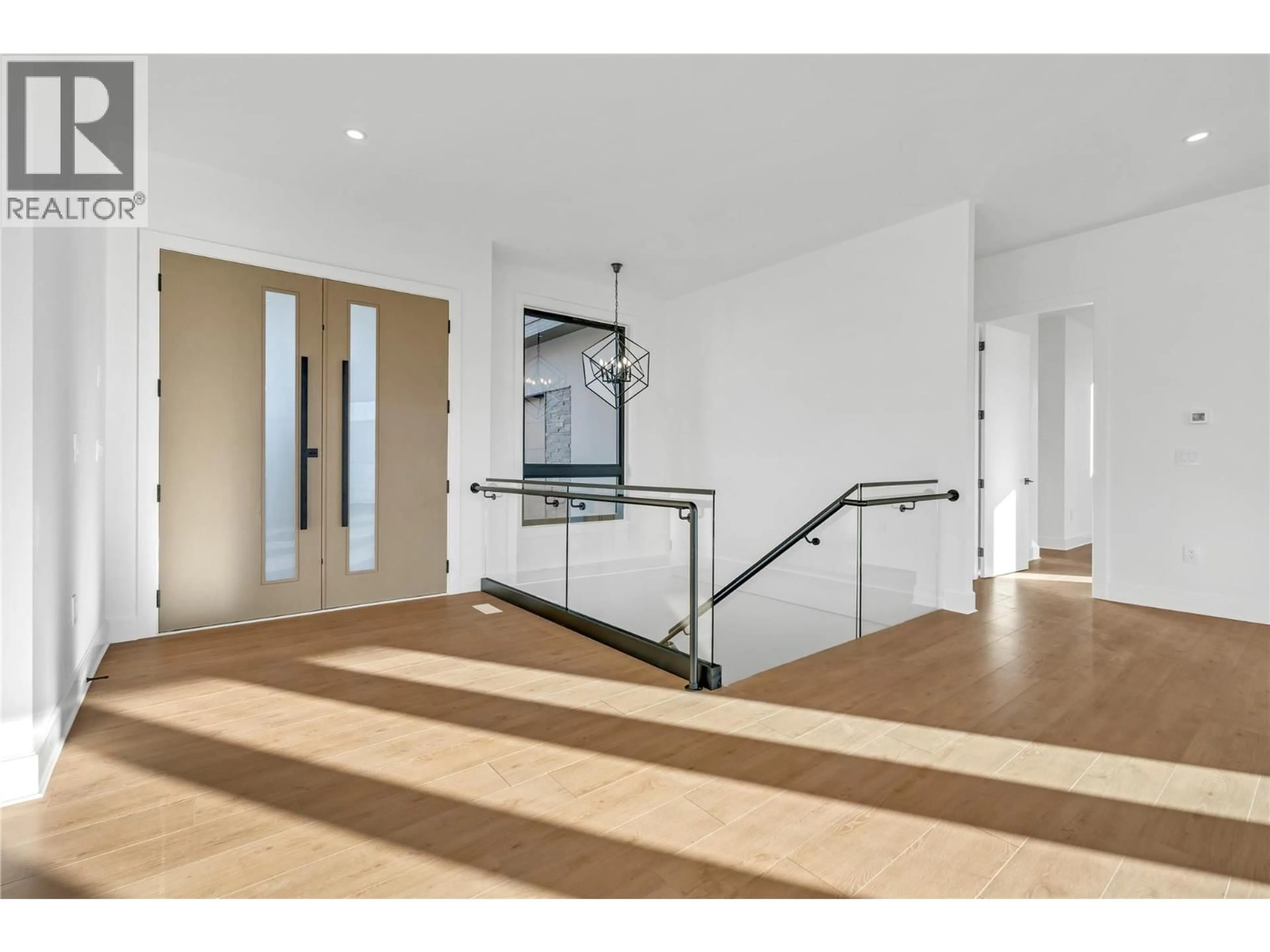 Indoor foyer for 1077 ANTLER DRIVE, Penticton British Columbia V2A9G6