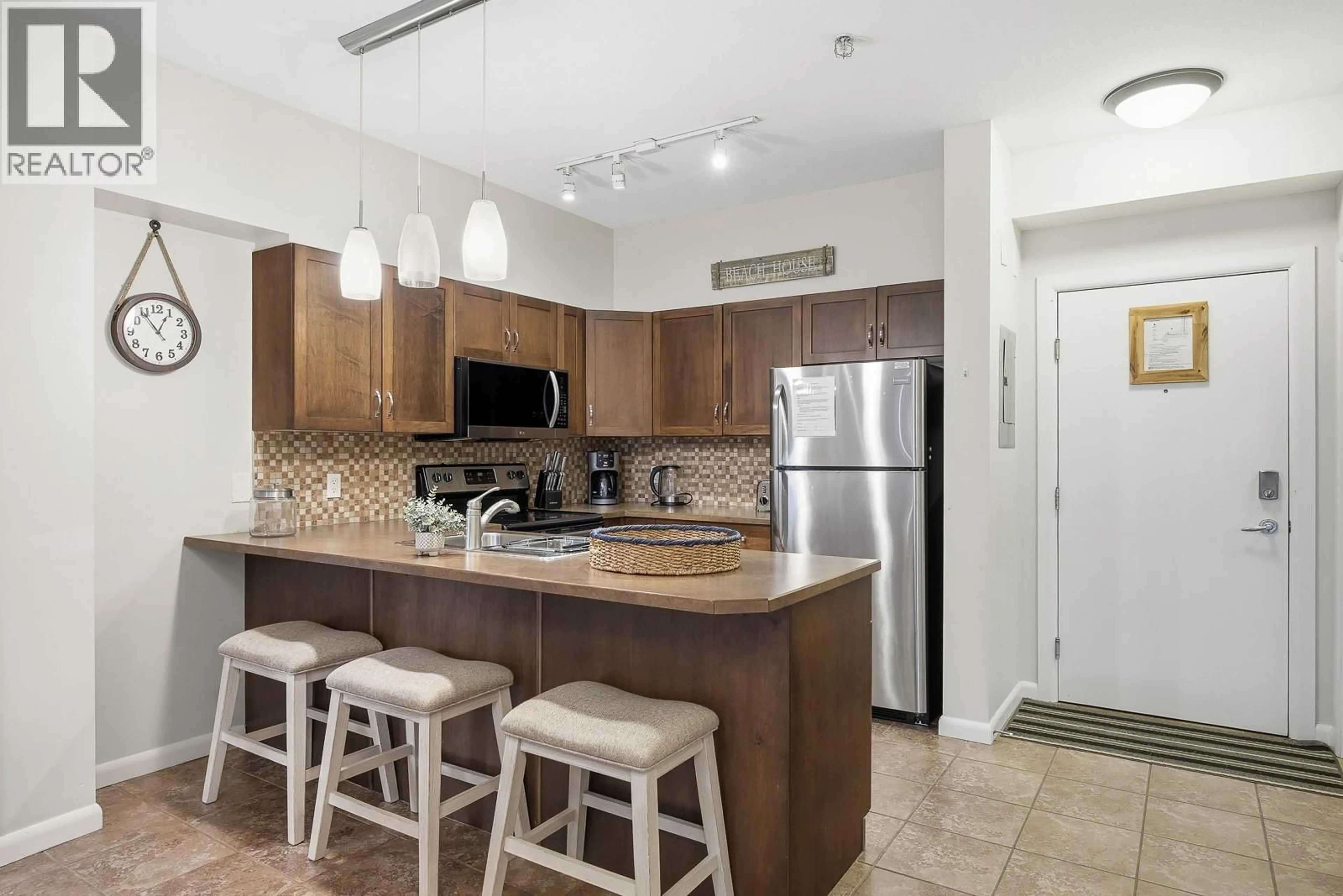 Standard kitchen, ceramic/tile floor for 454 - 654 COOK ROAD, Kelowna British Columbia V1W3G7