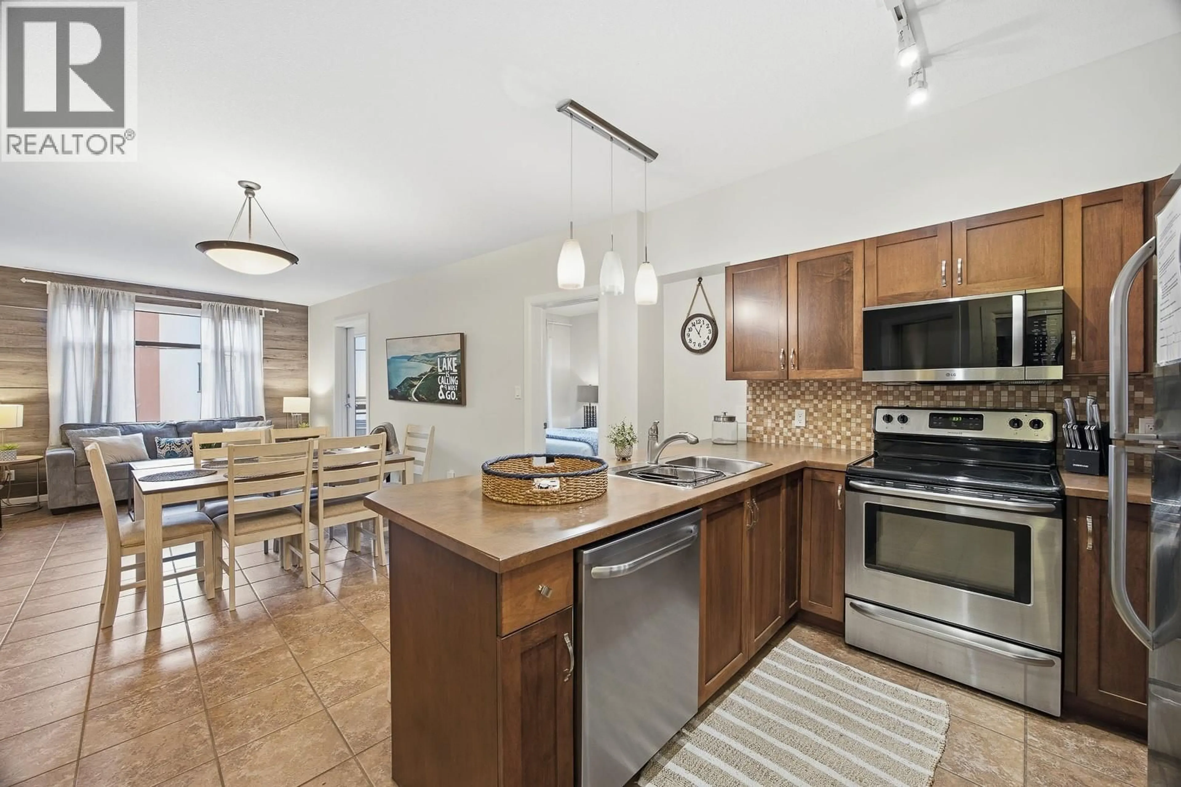 Open concept kitchen, ceramic/tile floor for 454 - 654 COOK ROAD, Kelowna British Columbia V1W3G7