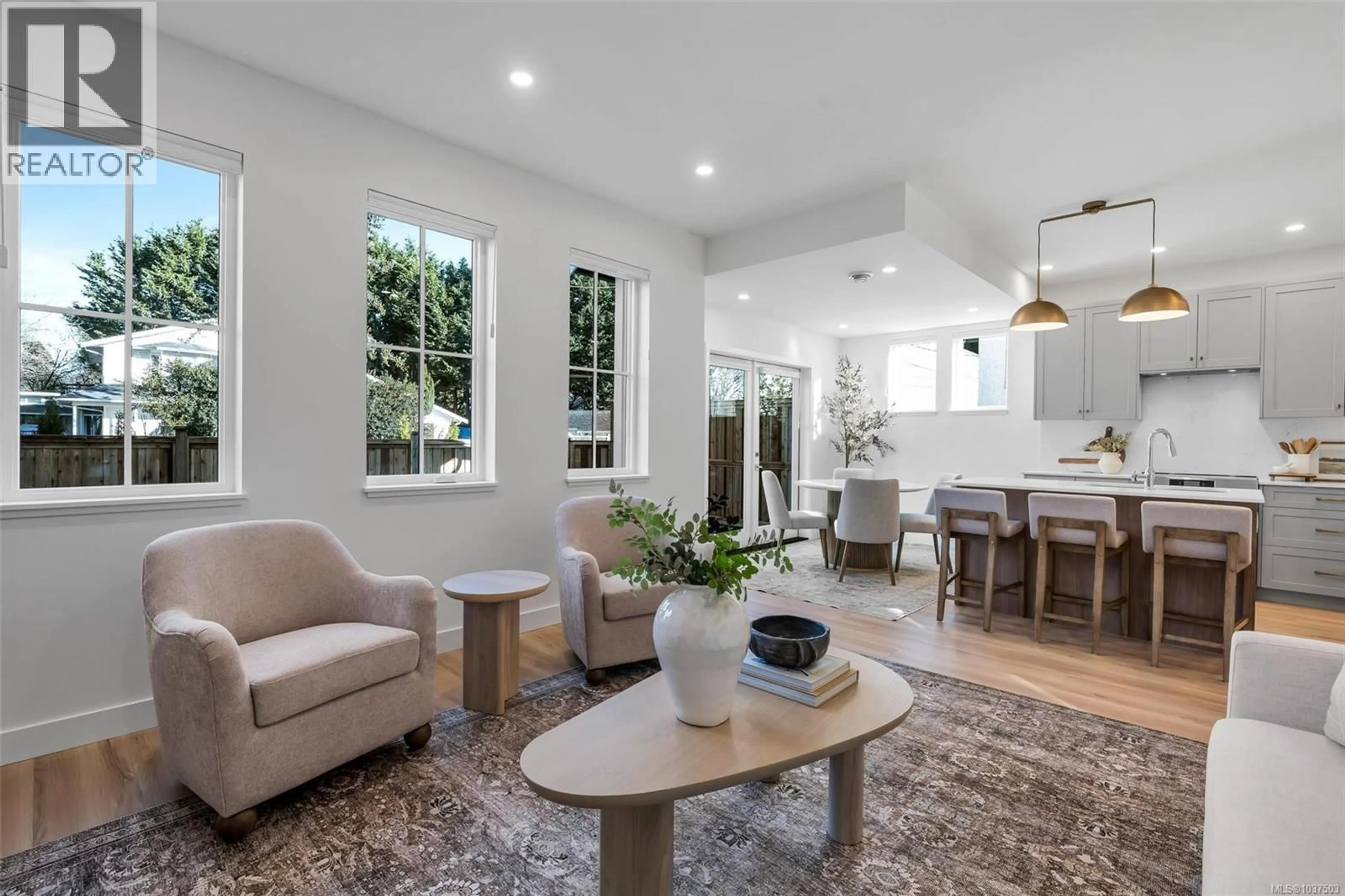 Living room with furniture, unknown for 3 - 1255 DUNSTERVILLE AVENUE, Saanich British Columbia V8Z2W9