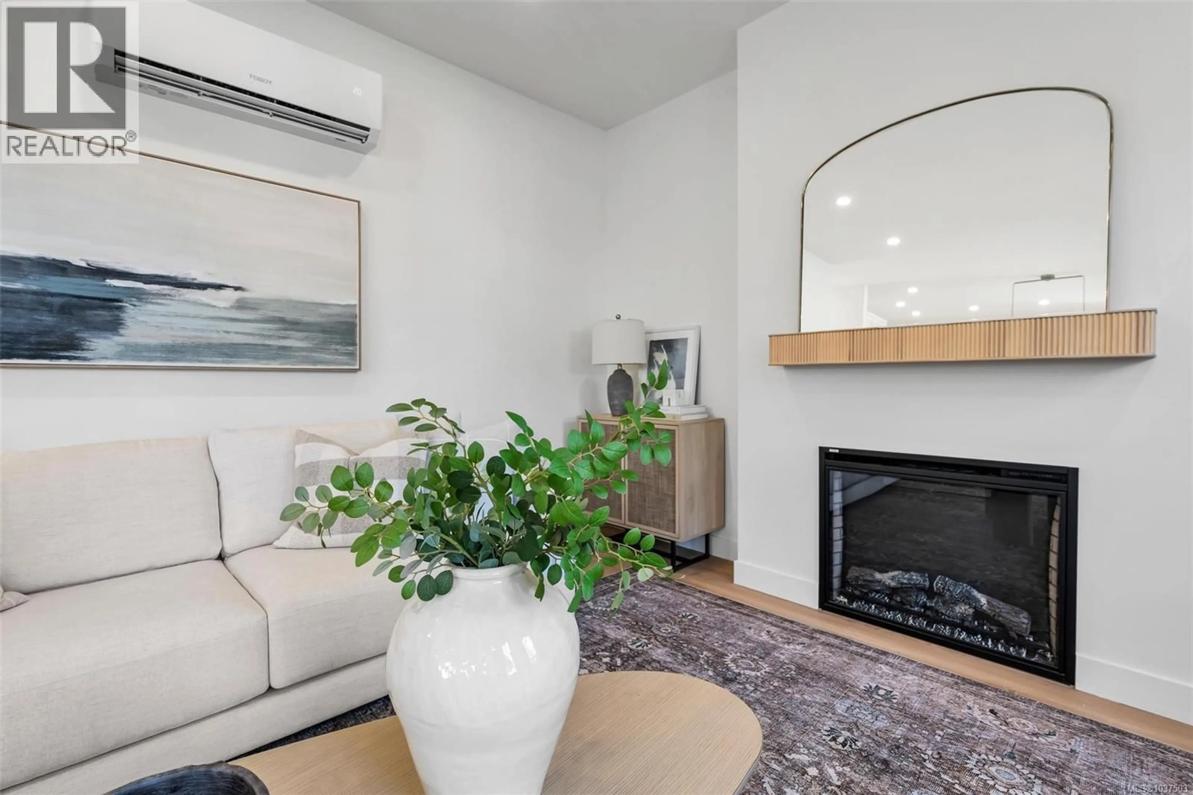 Living room with furniture, unknown for 3 - 1255 DUNSTERVILLE AVENUE, Saanich British Columbia V8Z2W9