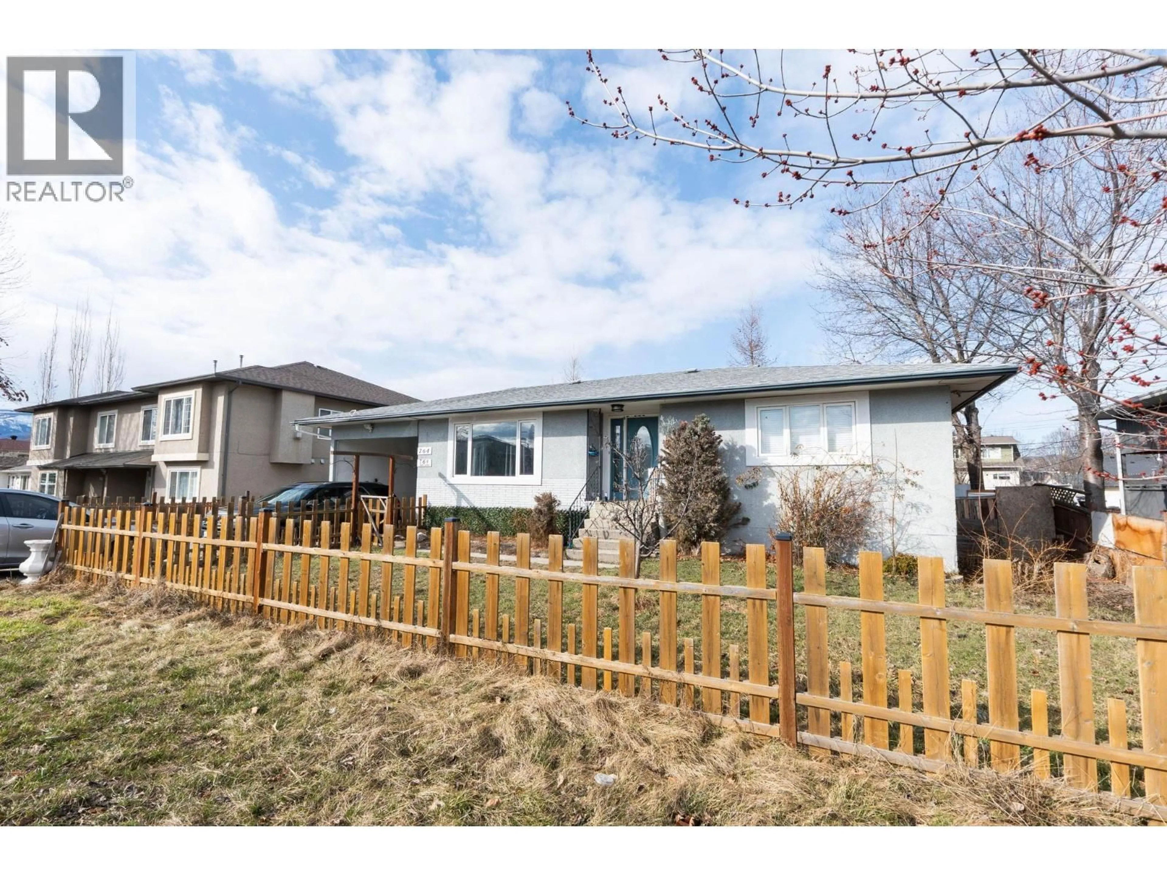 Home with vinyl exterior material, street for 764 FRANCIS AVENUE, Kelowna British Columbia V1Y5G5