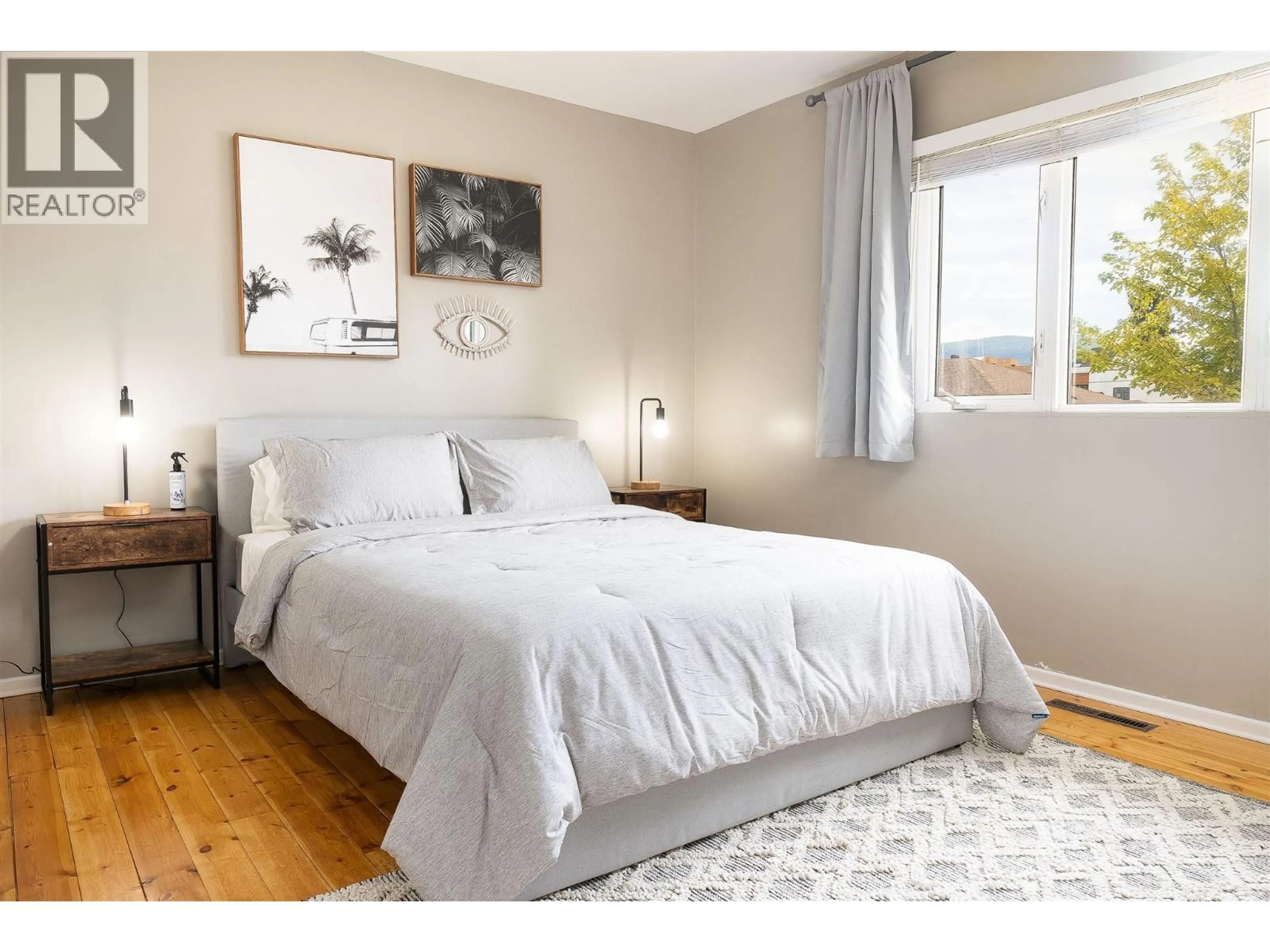 Bedroom with bed, wood/laminate floor for 764 FRANCIS AVENUE, Kelowna British Columbia V1Y5G5