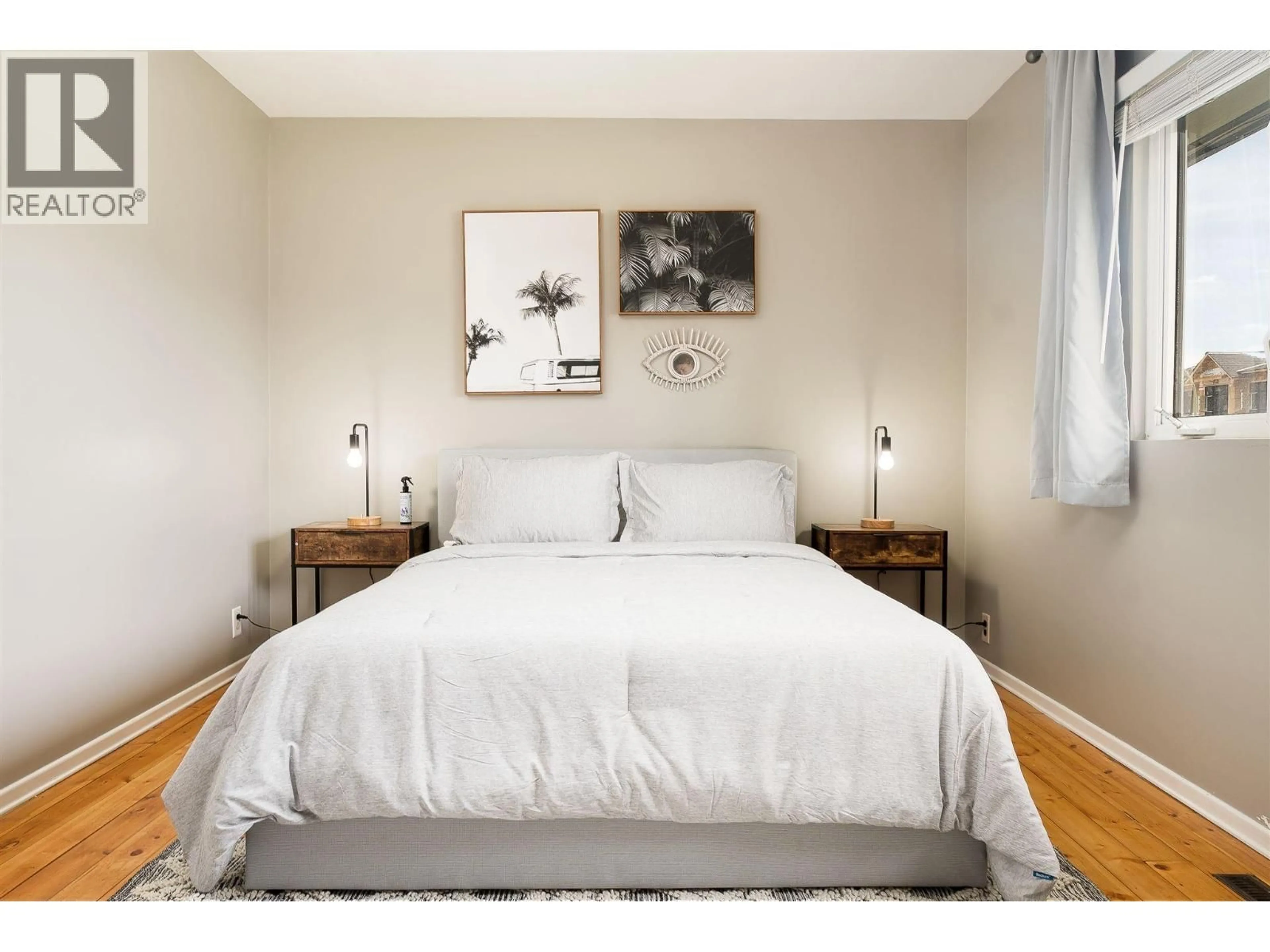 Bedroom with bed, wood/laminate floor for 764 FRANCIS AVENUE, Kelowna British Columbia V1Y5G5