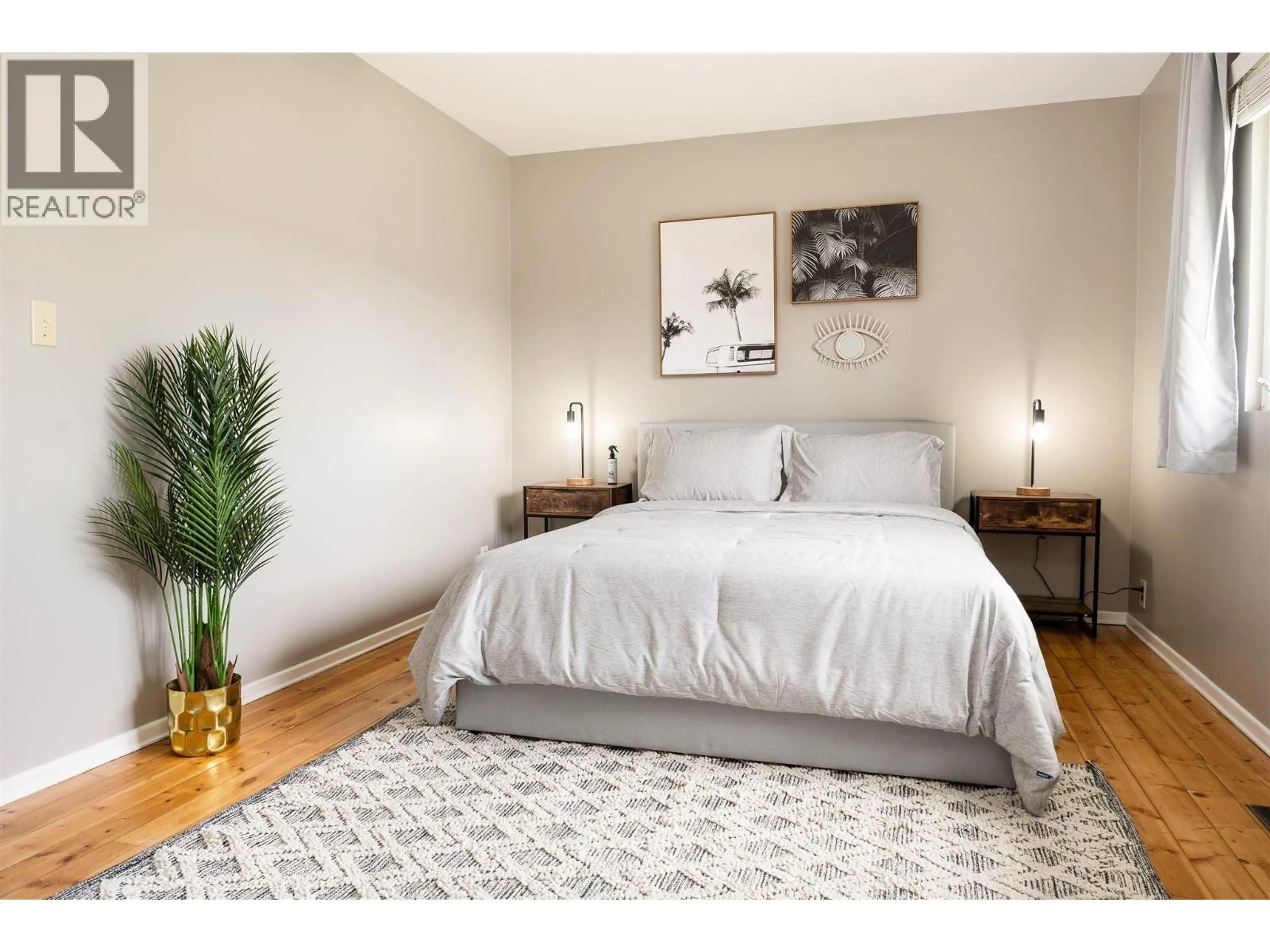 Bedroom with bed, wood/laminate floor for 764 FRANCIS AVENUE, Kelowna British Columbia V1Y5G5