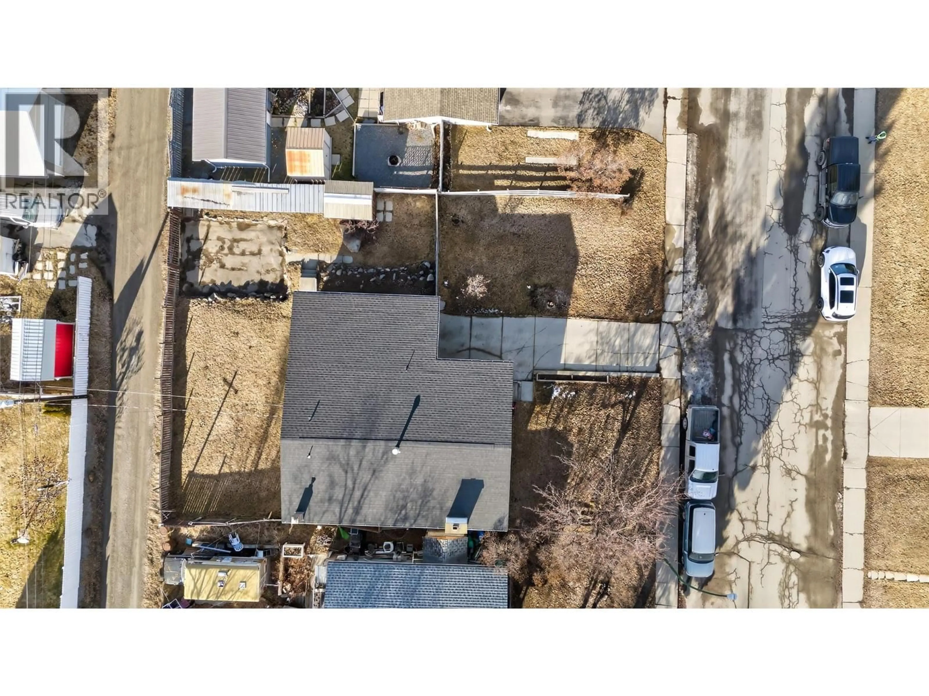 A pic from outside/outdoor area/front of a property/back of a property/a pic from drone, street for 1209 3RD AVENUE SOUTH, Cranbrook British Columbia V1C2C7