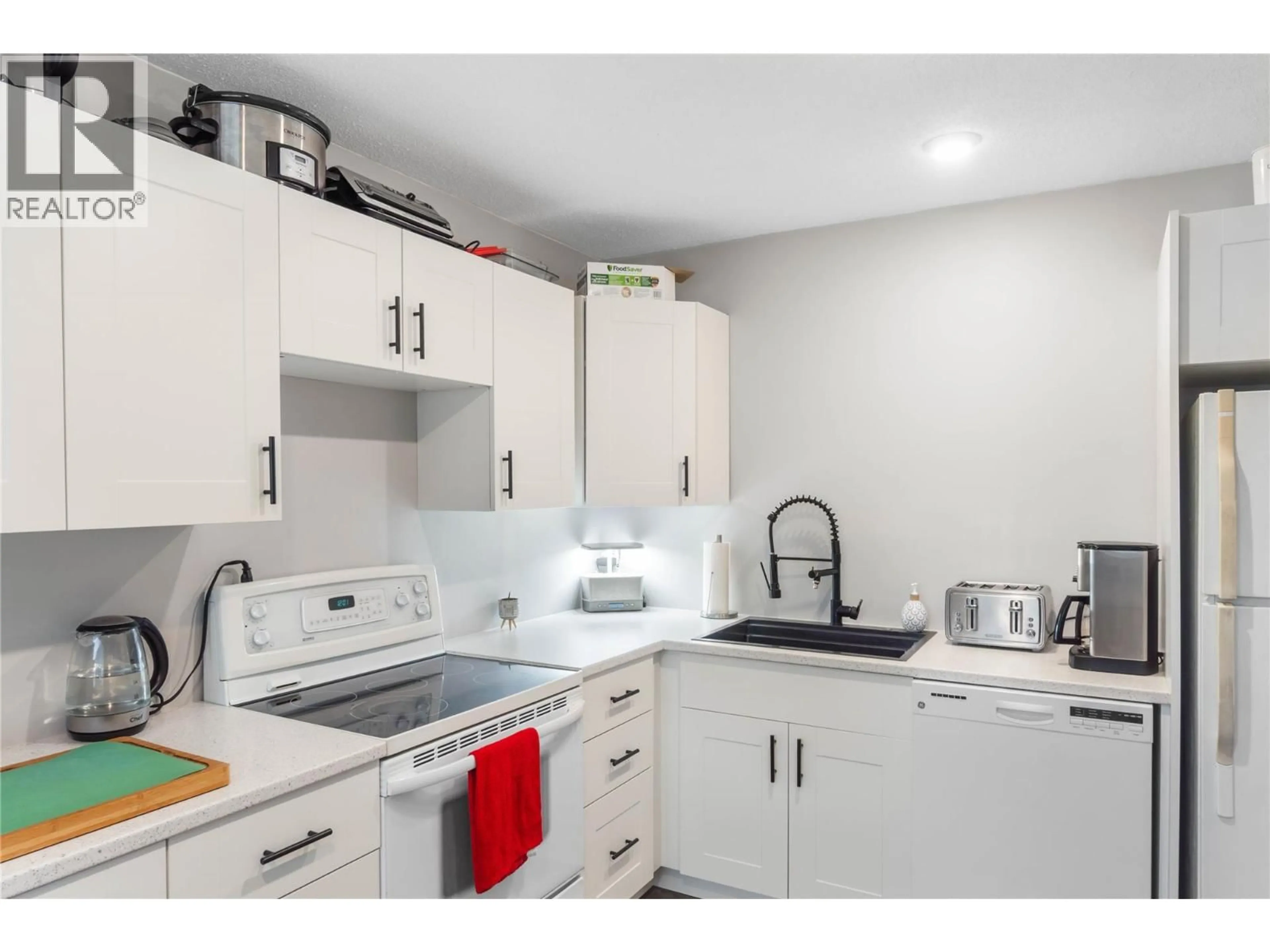 Standard kitchen, unknown for 42 - 1697 GREENFIELD AVENUE, Kamloops British Columbia V2B4N5