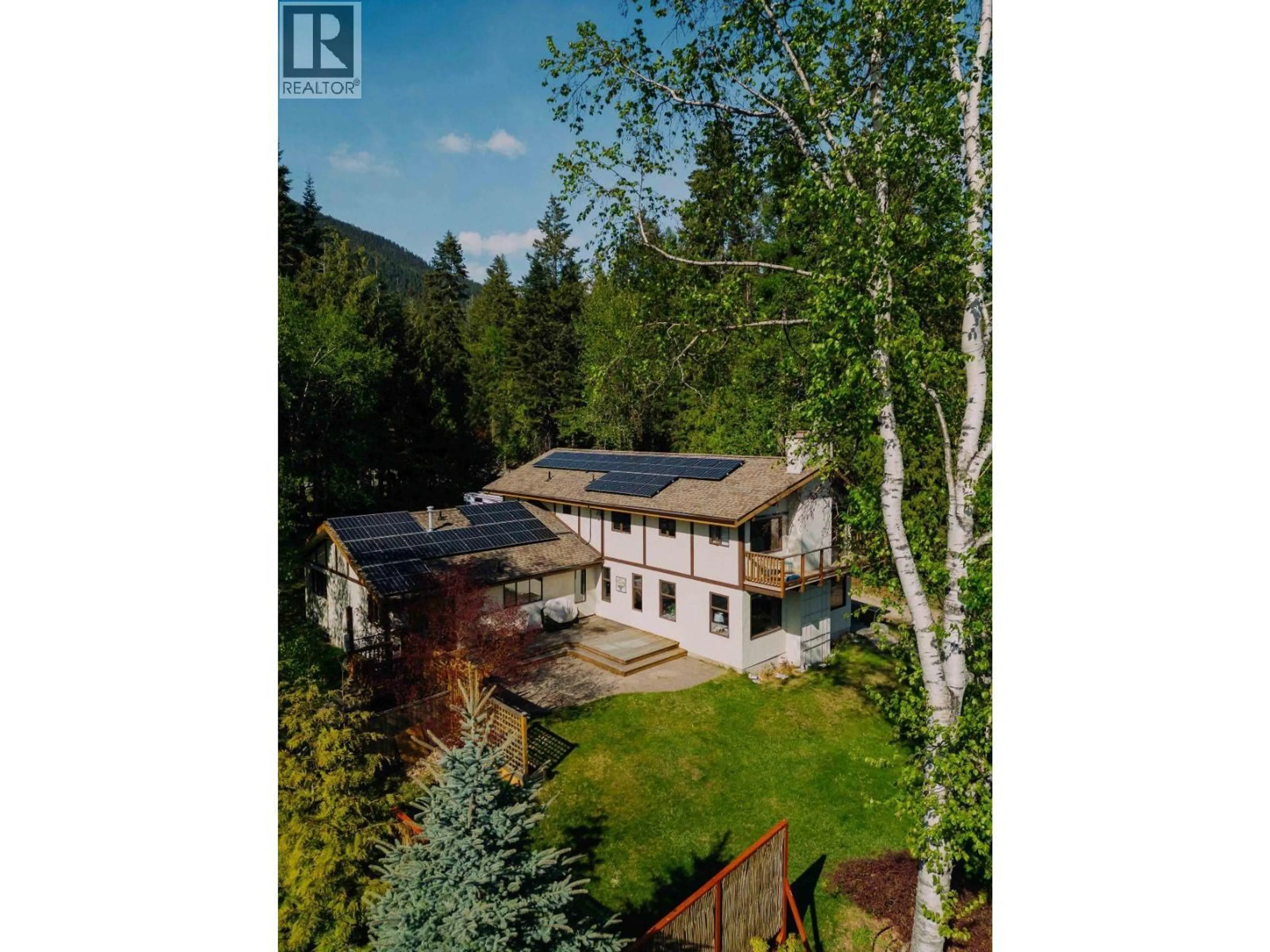A pic from outside/outdoor area/front of a property/back of a property/a pic from drone, unknown for 3946 MACGREGOR ROAD WEST, Nelson British Columbia V1L6M8
