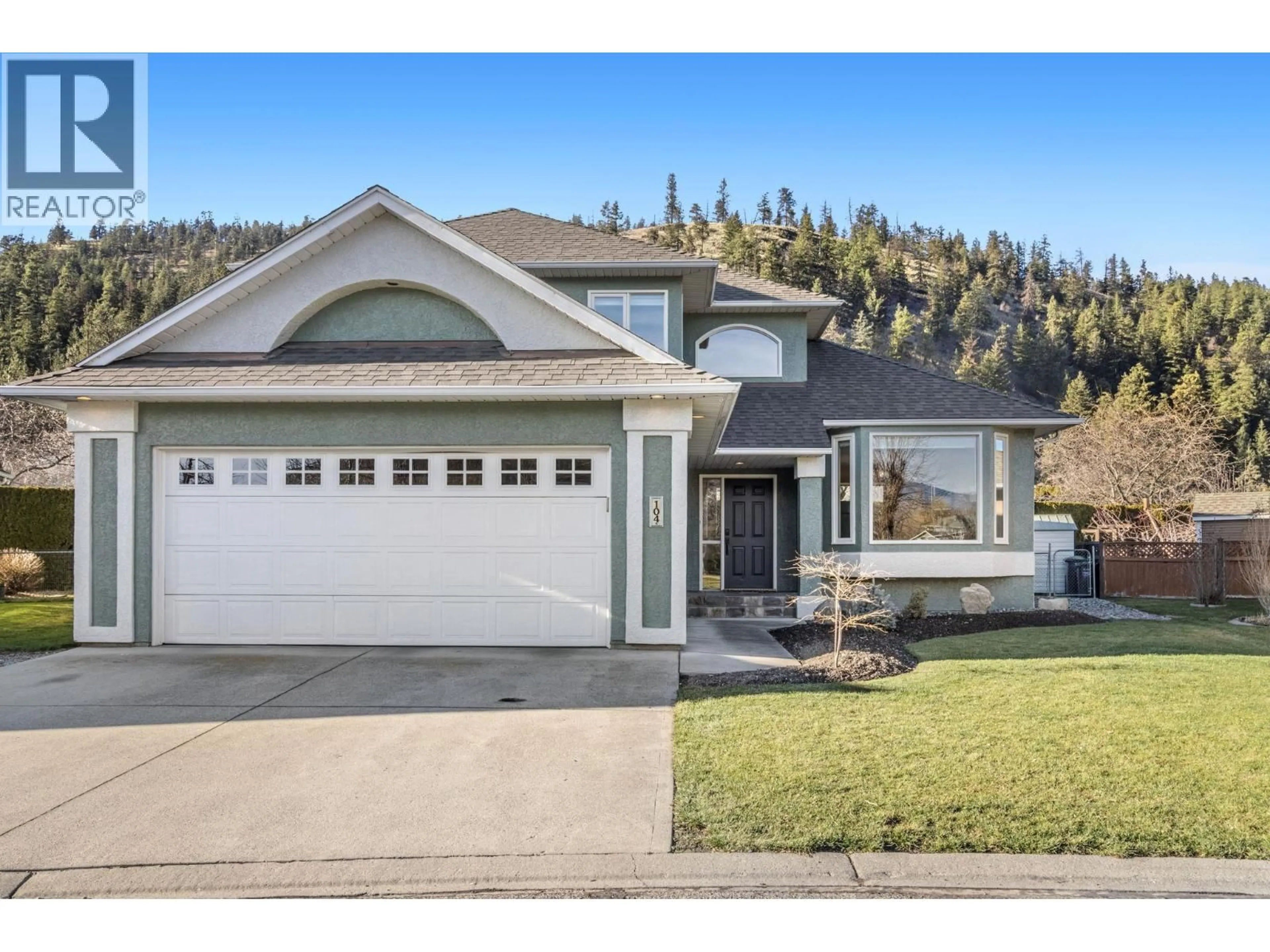 Home with vinyl exterior material, street for 104 - 445 YATES ROAD, Kelowna British Columbia V1V1Y4