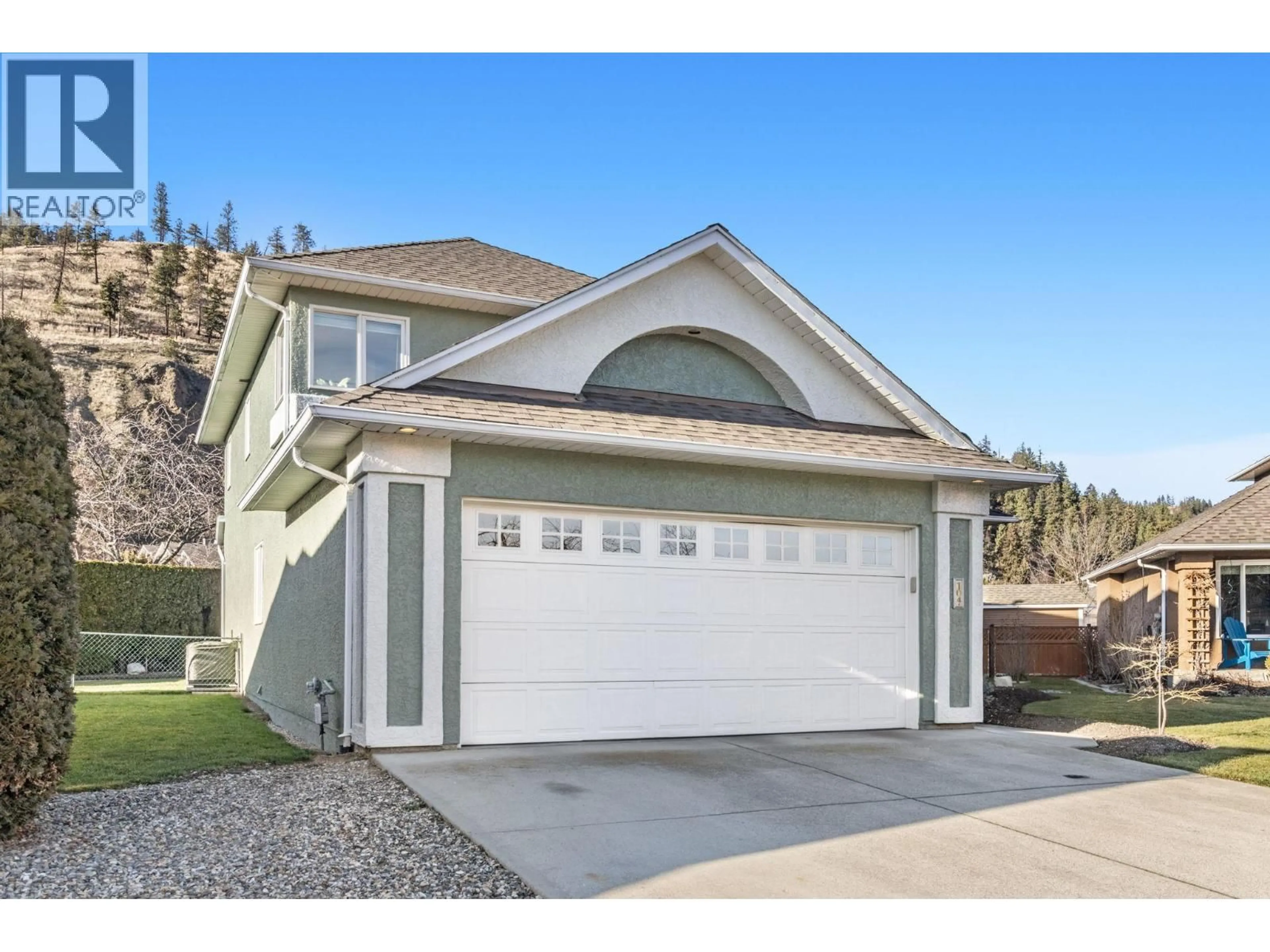 Home with vinyl exterior material, street for 104 - 445 YATES ROAD, Kelowna British Columbia V1V1Y4