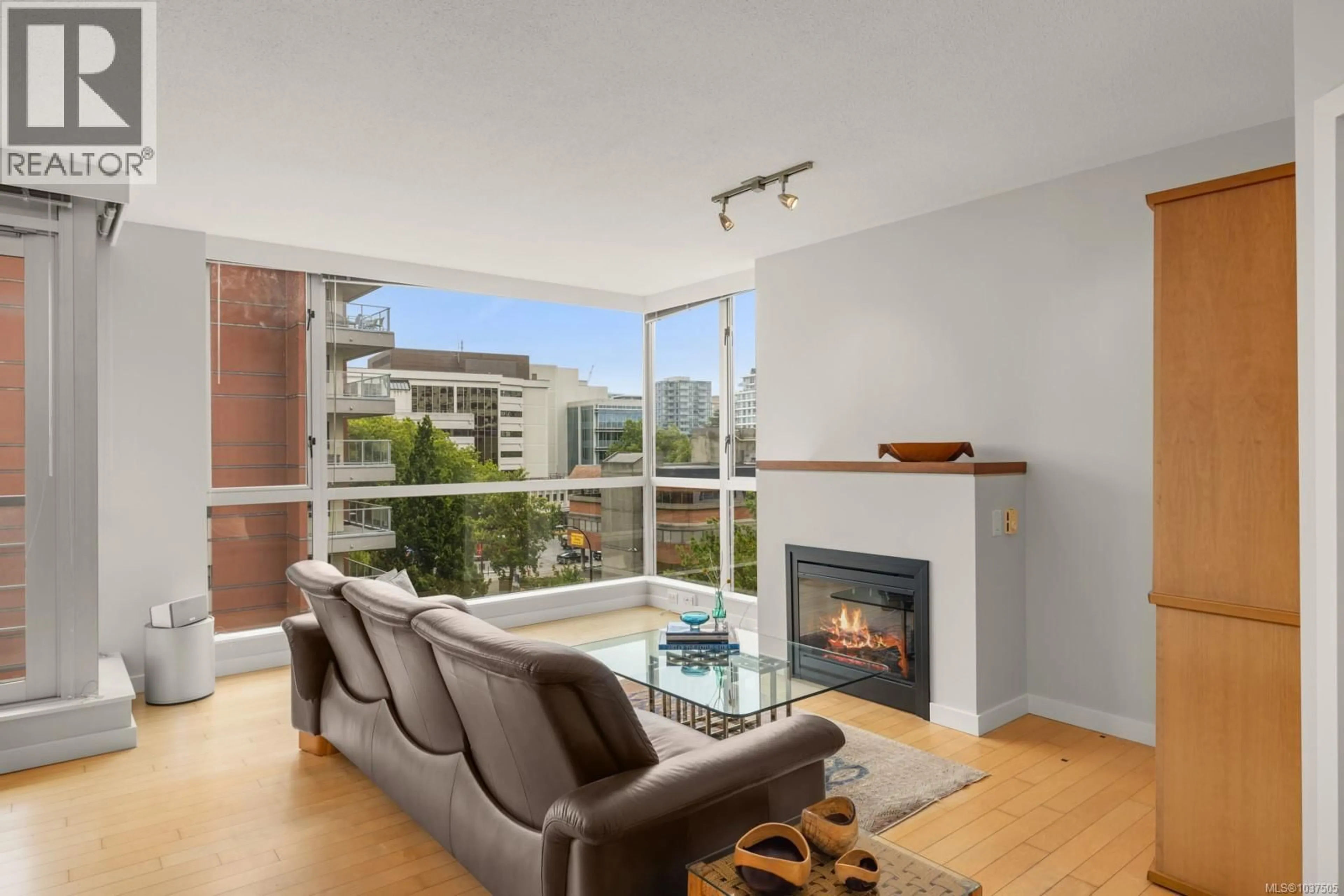 Living room with furniture, unknown for 605 - 732 CORMORANT STREET, Victoria British Columbia V8W1P8