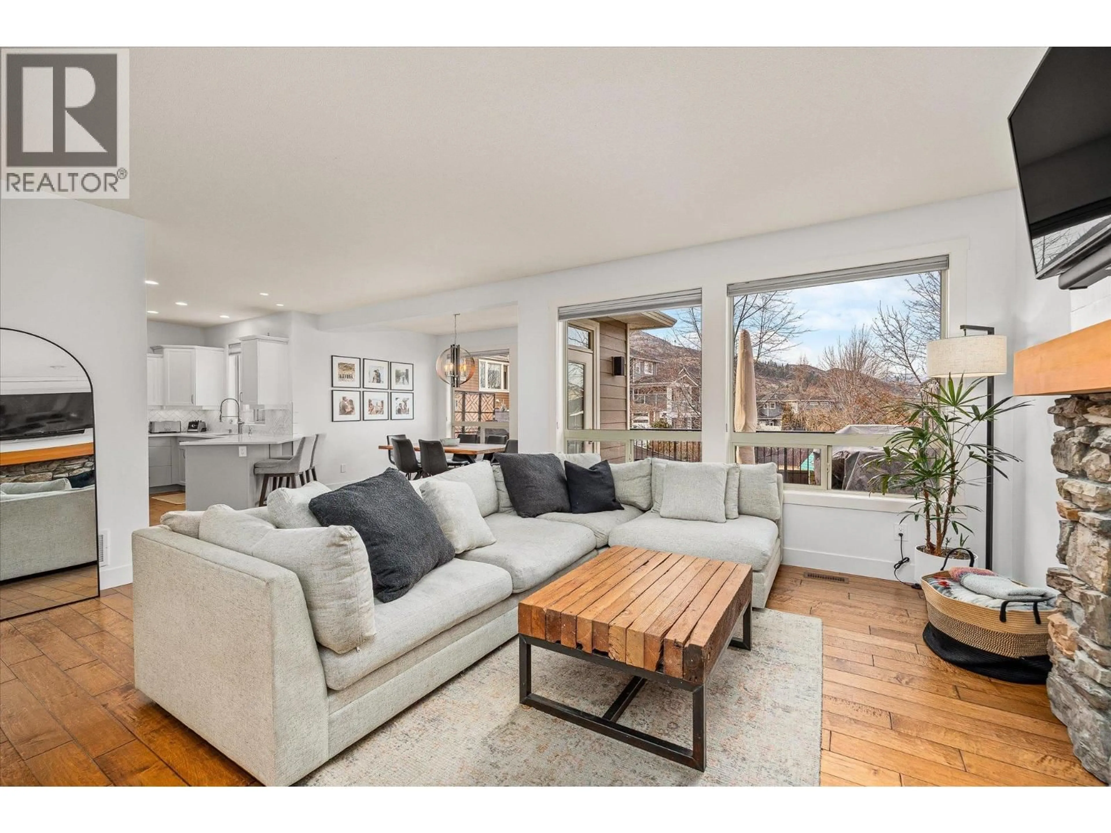 Living room with furniture, unknown for 5777 MOUNTAINSIDE DRIVE, Kelowna British Columbia V1W5H9