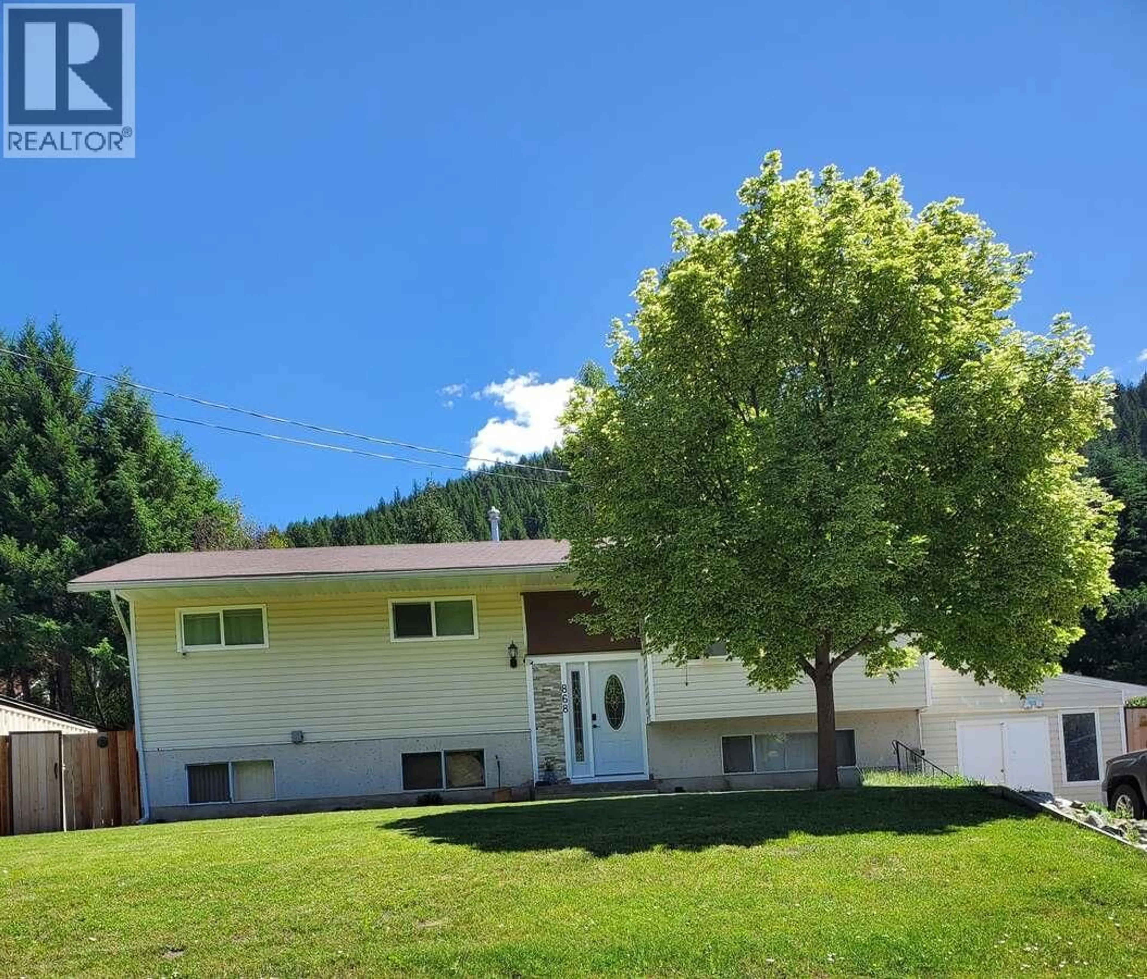 A pic from outside/outdoor area/front of a property/back of a property/a pic from drone, unknown for 868 NORTH KIMBERLEY AVENUE, Greenwood British Columbia V0H1J0