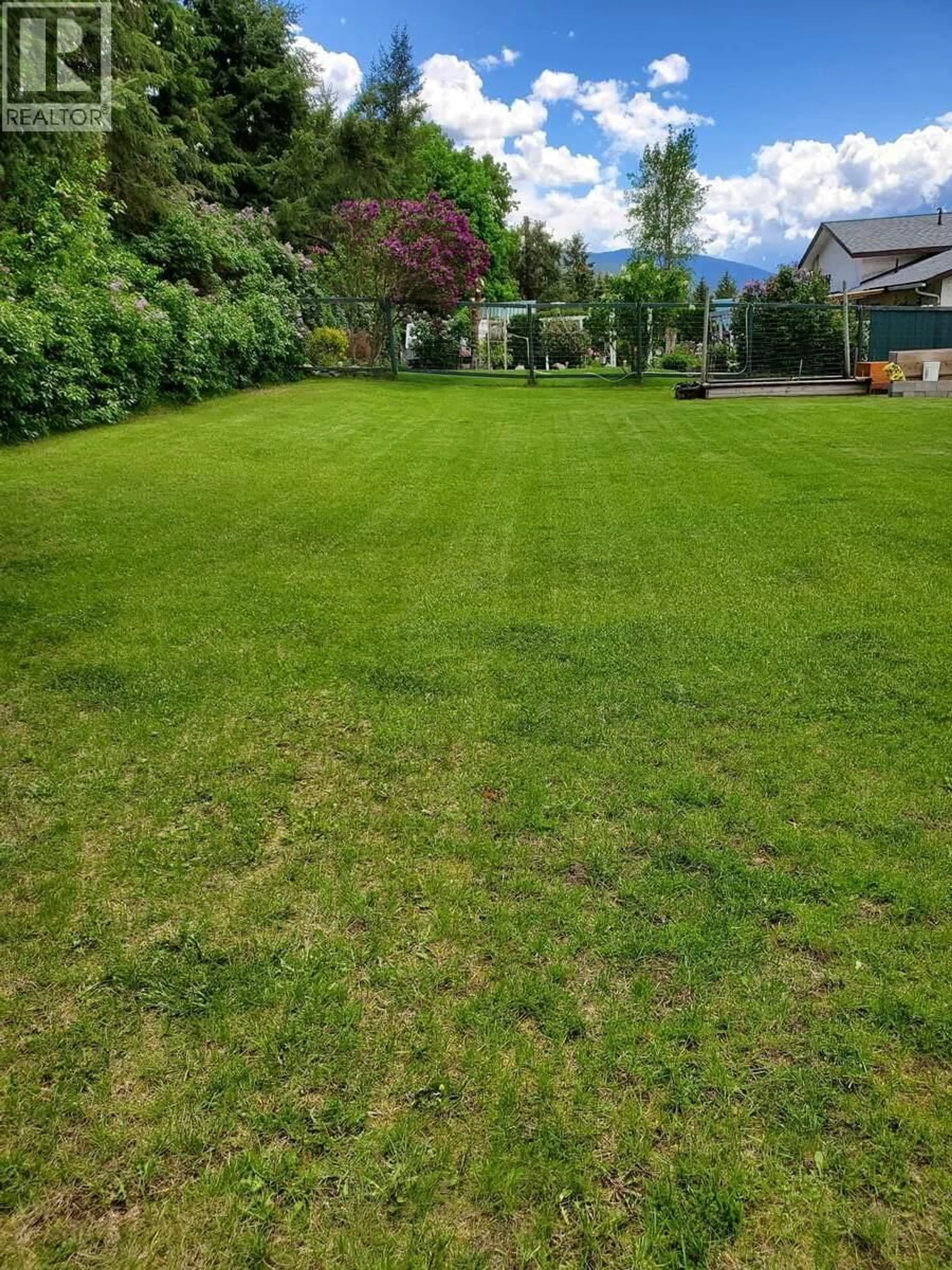 A pic from outside/outdoor area/front of a property/back of a property/a pic from drone, street for 868 NORTH KIMBERLEY AVENUE, Greenwood British Columbia V0H1J0