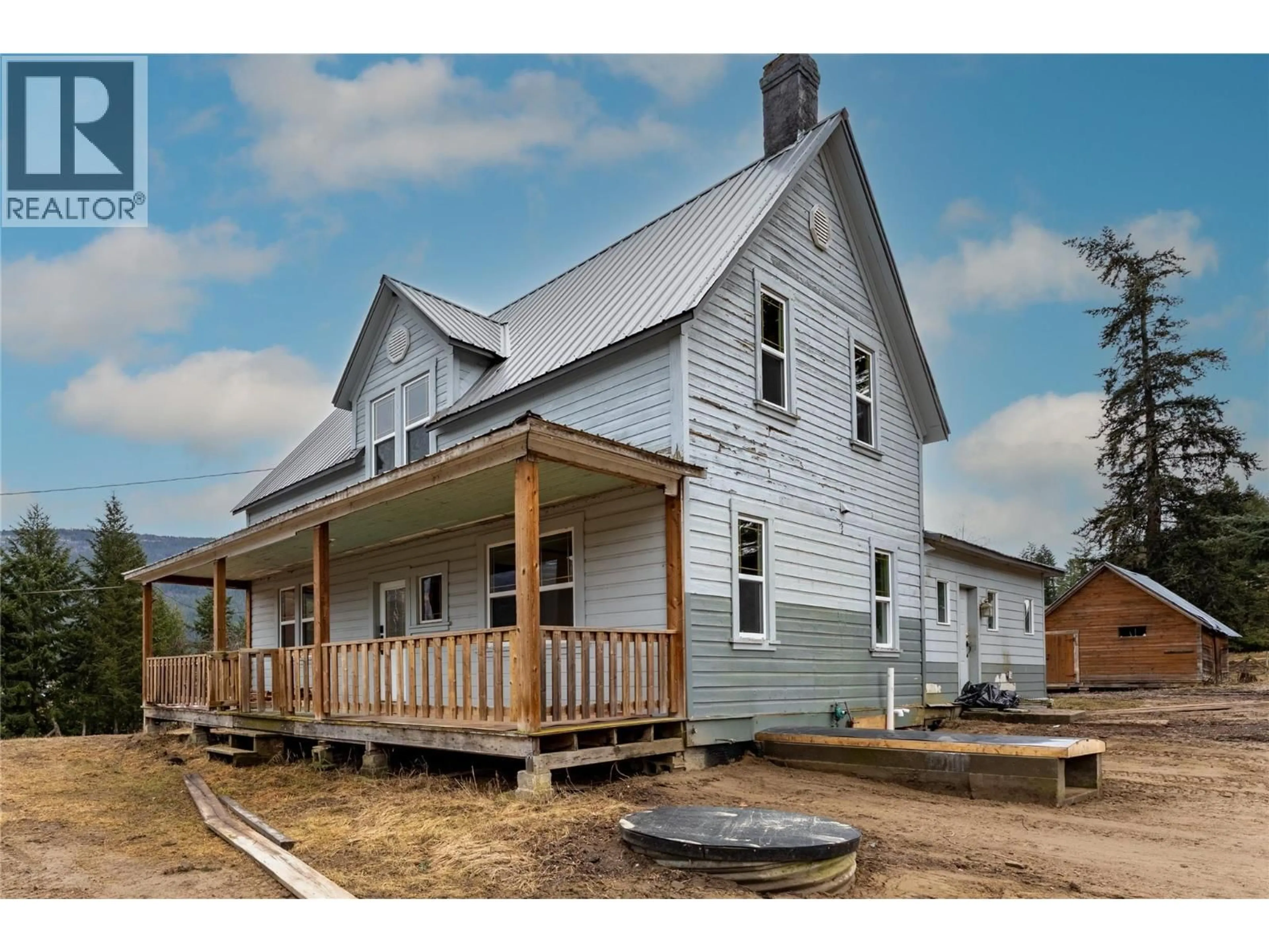 Home with vinyl exterior material, building for 3135 EDES ROAD, Salmon Arm British Columbia V1E3E9