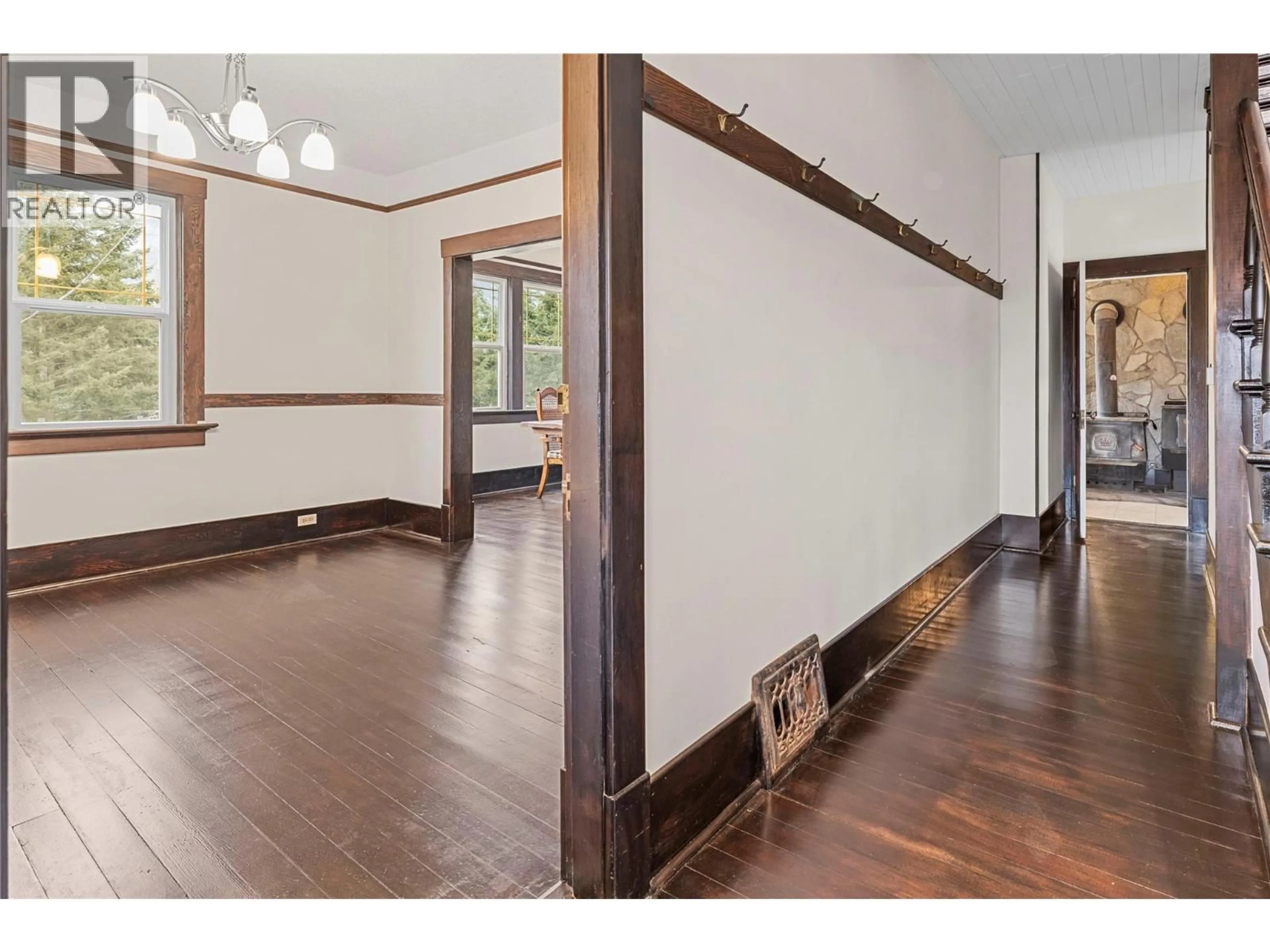 Indoor foyer for 3135 EDES ROAD, Salmon Arm British Columbia V1E3E9