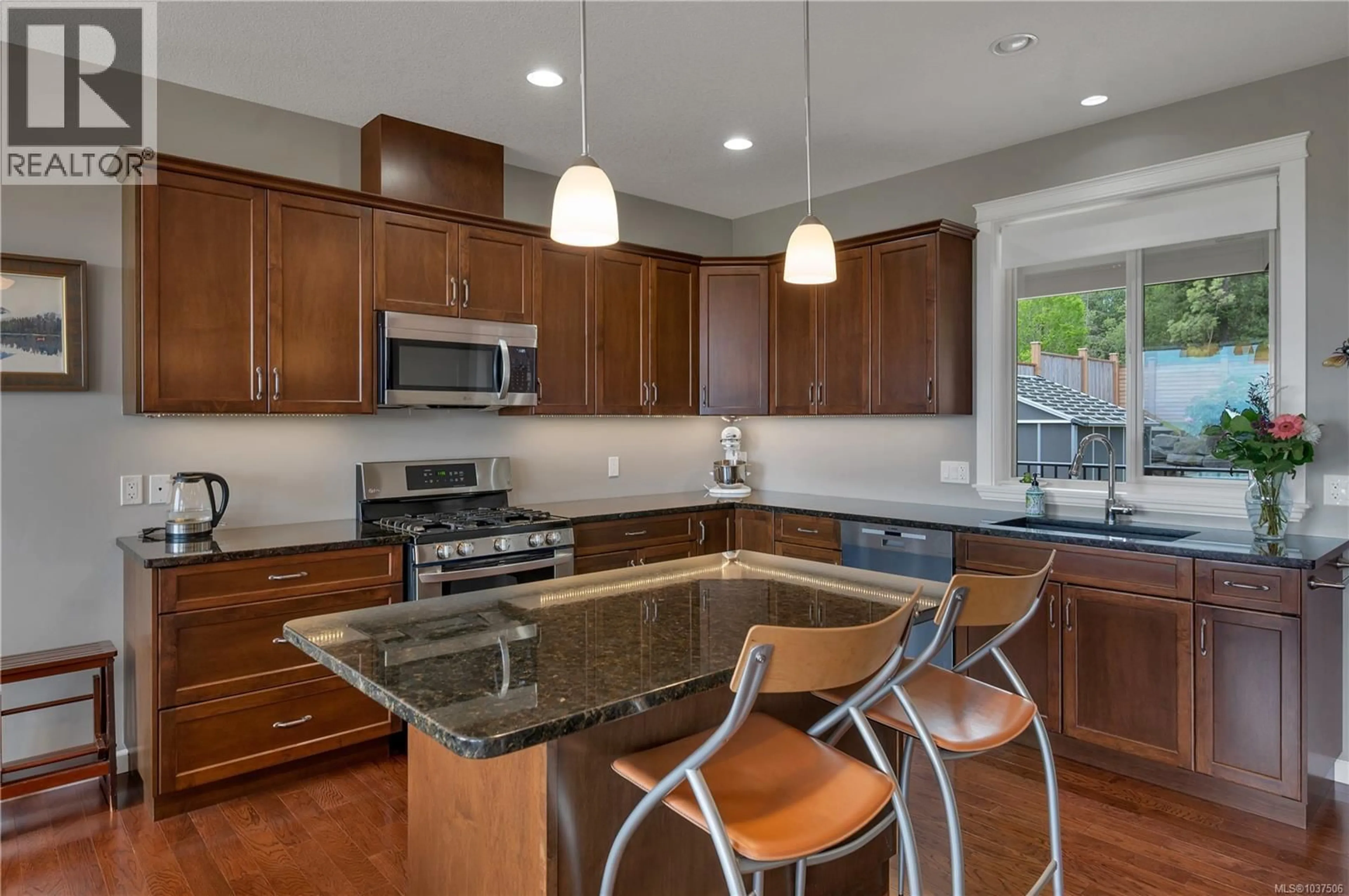 Open concept kitchen, ceramic/tile floor for 885 TIMBERLINE DRIVE, Campbell River British Columbia V9H0A8