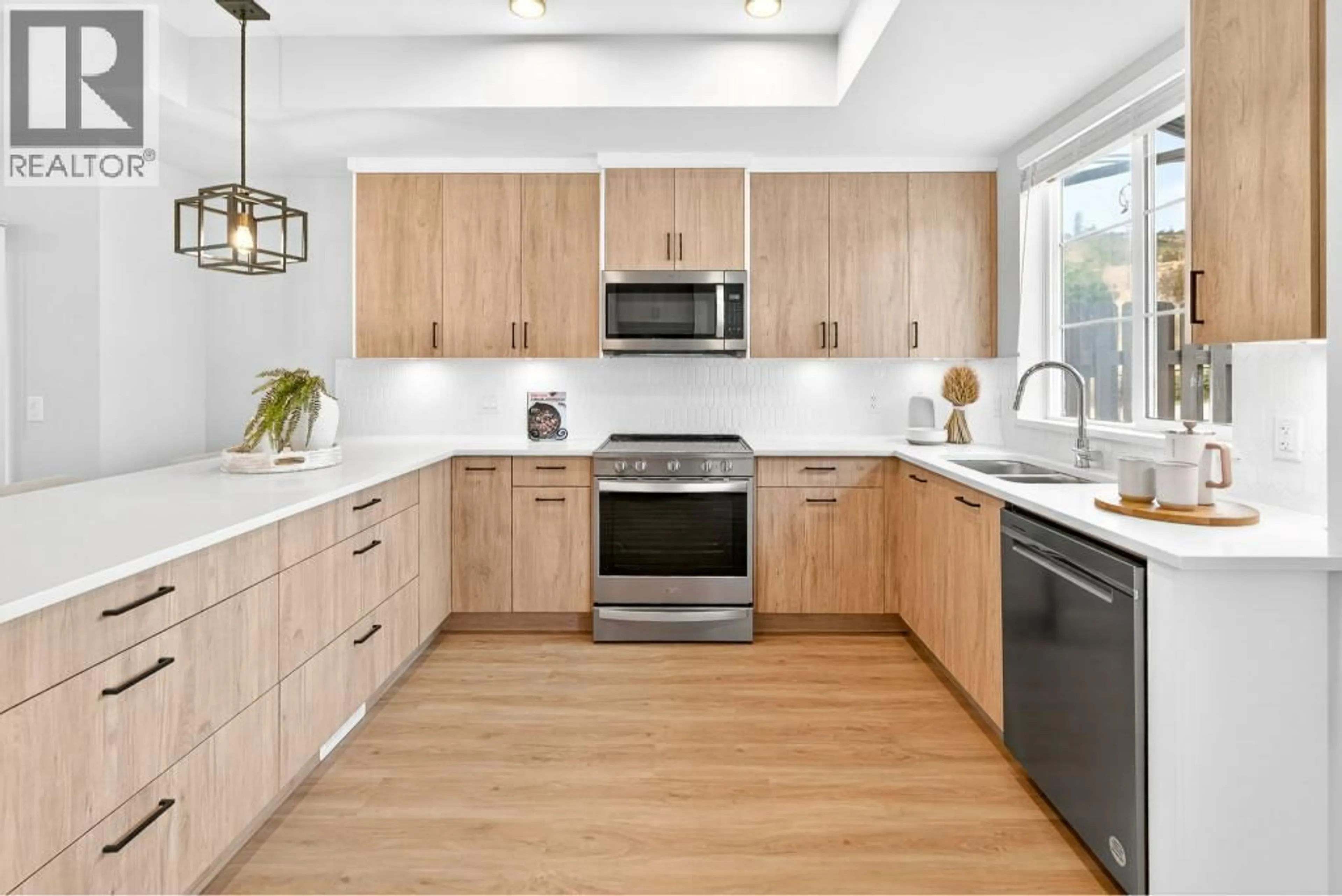 Contemporary kitchen, unknown for 191 - 4025 GELLATLY ROAD SOUTH, West Kelowna British Columbia V4T0E6