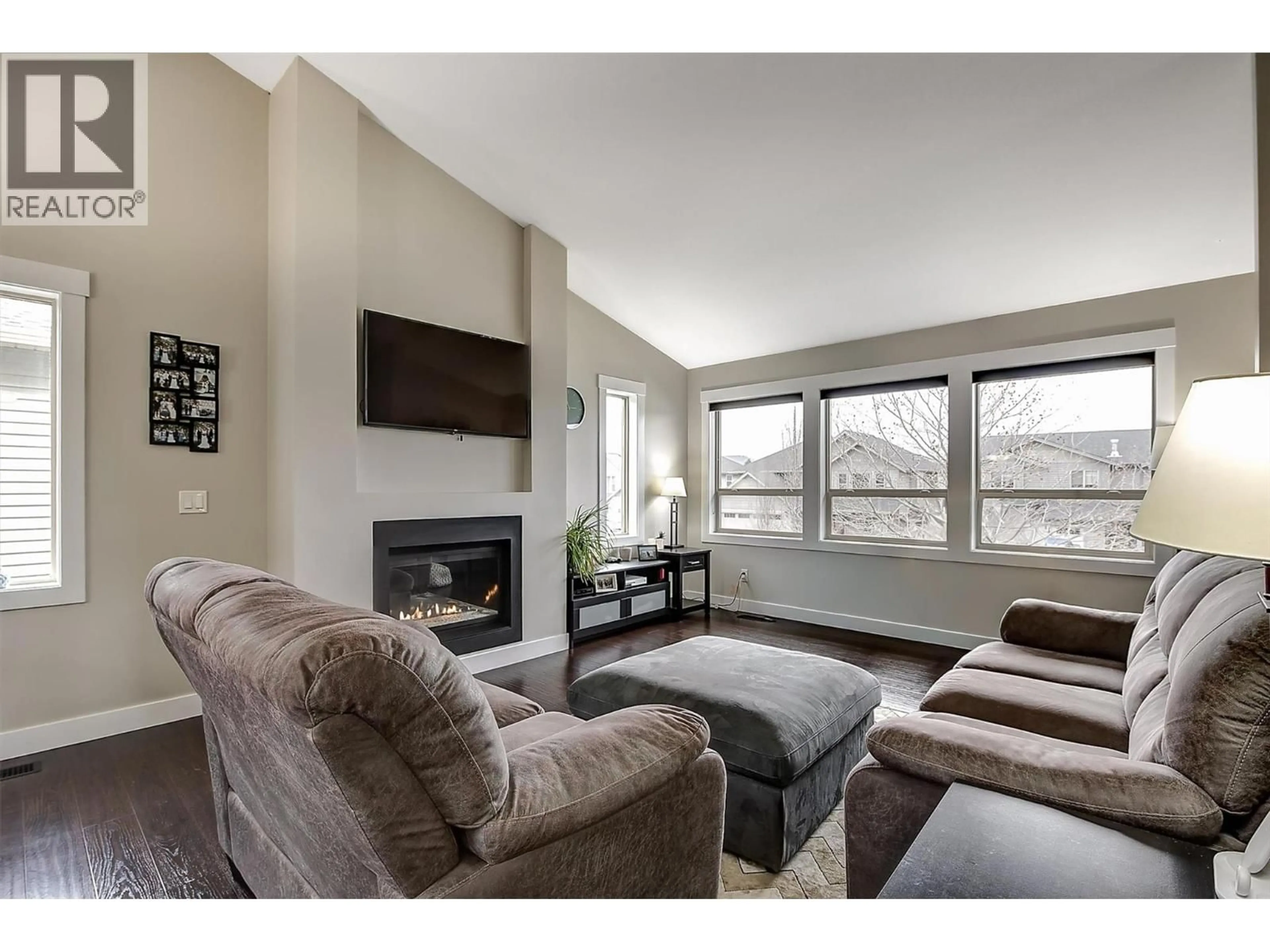 Living room with furniture, unknown for 324 ARAB ROAD, Kelowna British Columbia V1V3A8