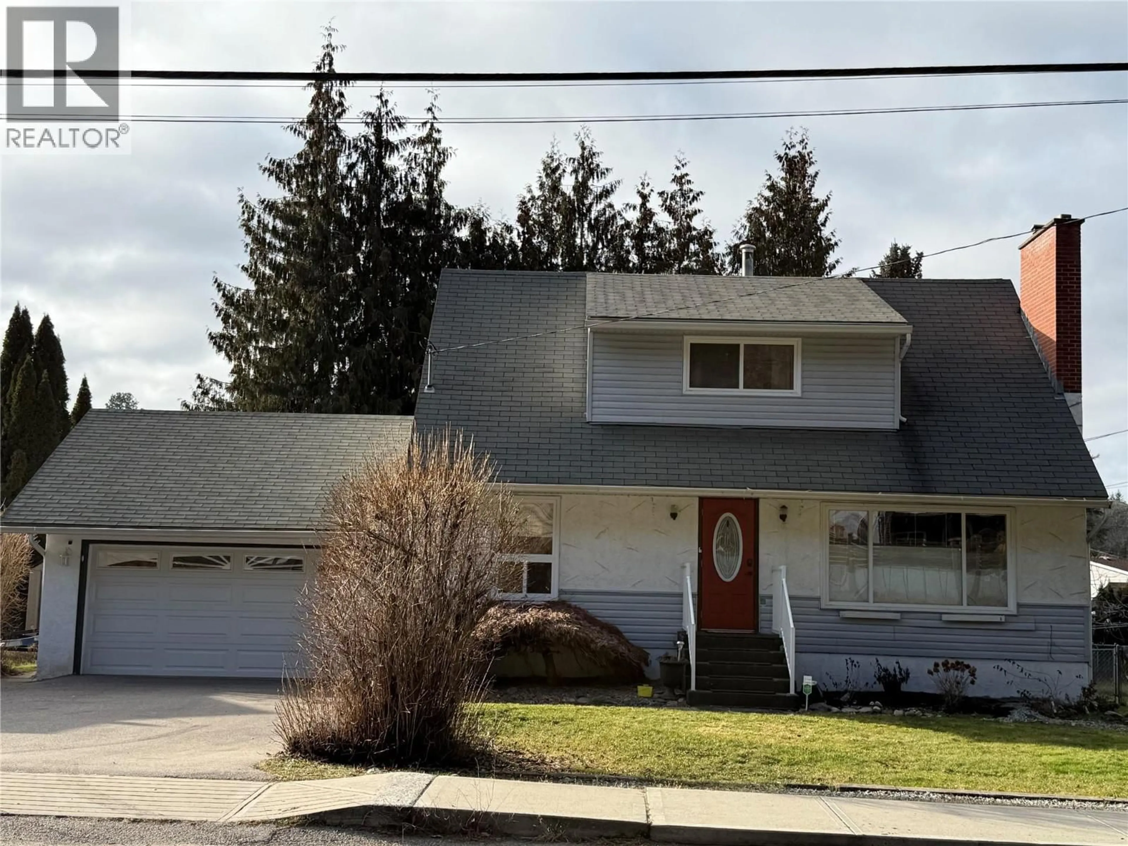 Home with vinyl exterior material, street for 1710 HOLLYWOOD ROAD SOUTH, Kelowna British Columbia V1X4P3