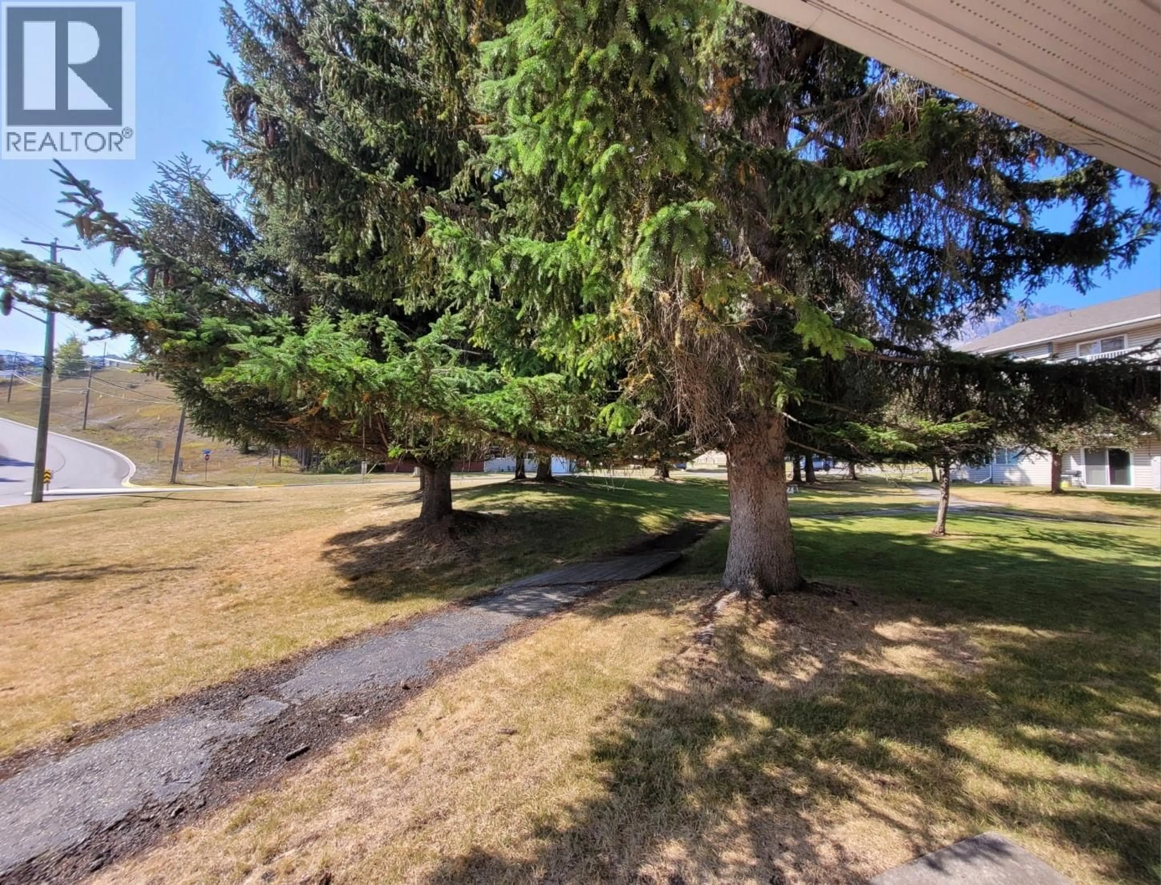 A pic from outside/outdoor area/front of a property/back of a property/a pic from drone, unknown for 114 - 501 ELK STREET, Elkford British Columbia V0B1H0