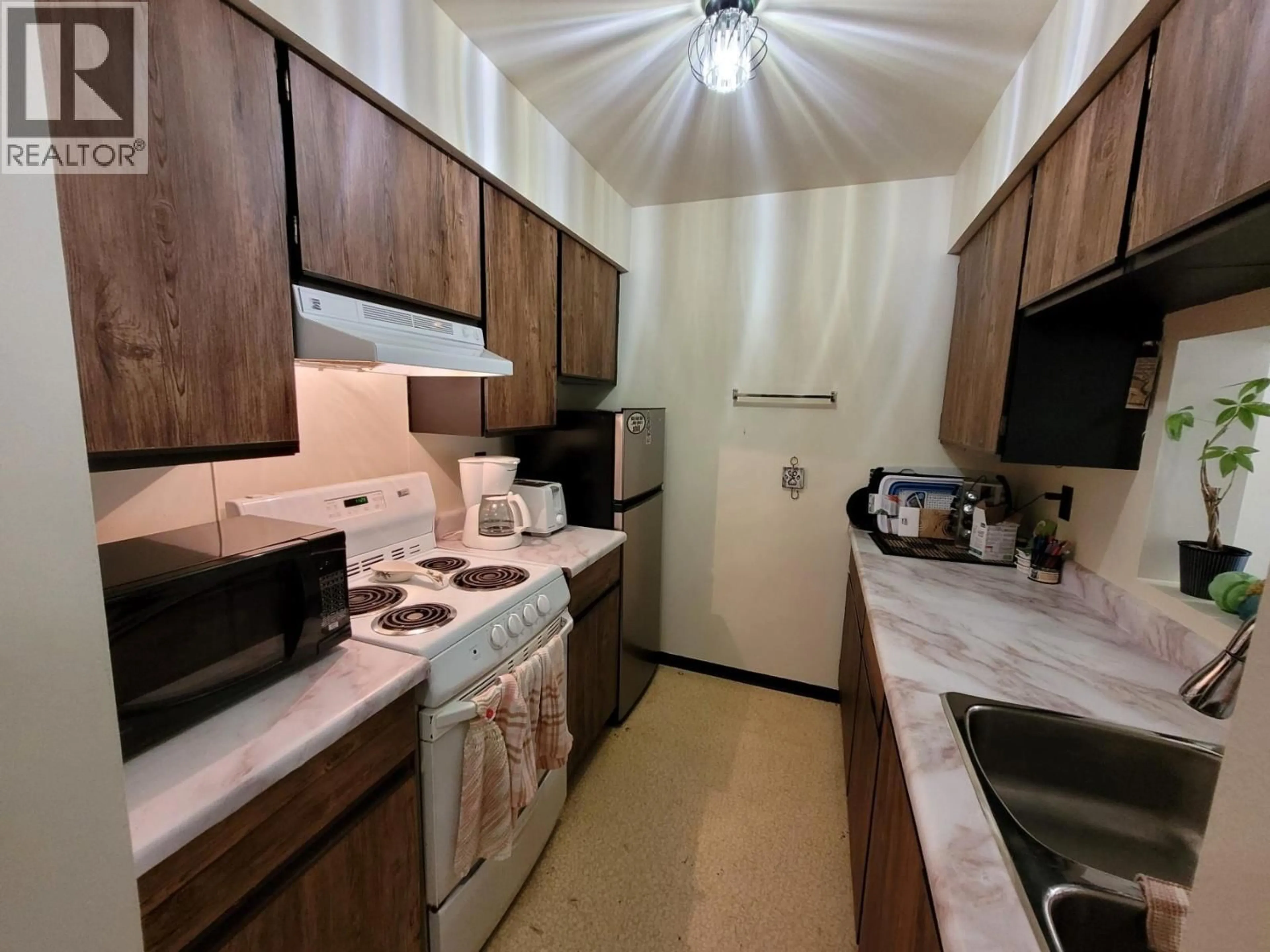 Standard kitchen, unknown for 114 - 501 ELK STREET, Elkford British Columbia V0B1H0