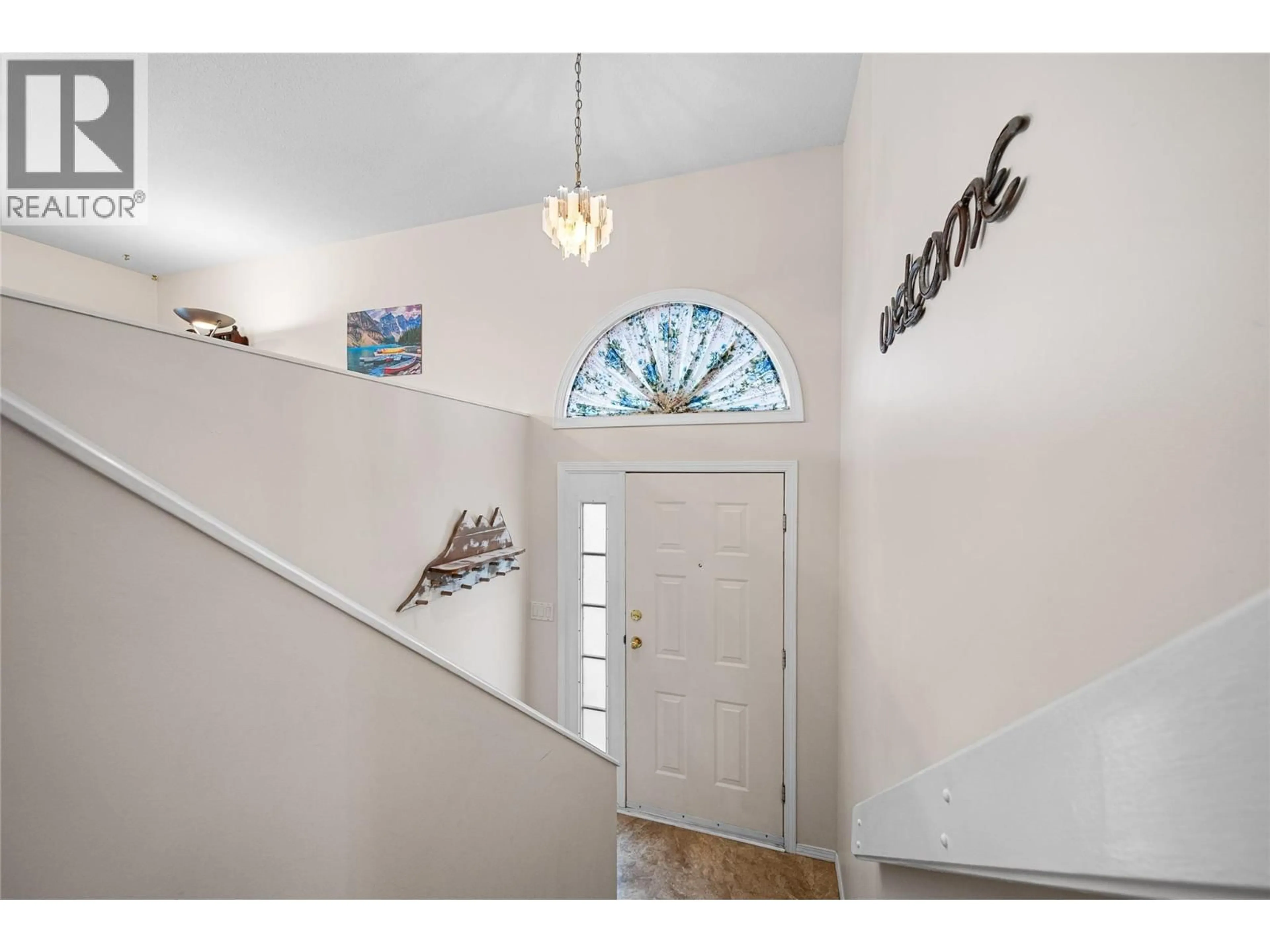 Indoor entryway for 1 - 1717 GRANITE AVENUE, Merritt British Columbia V1K1B8