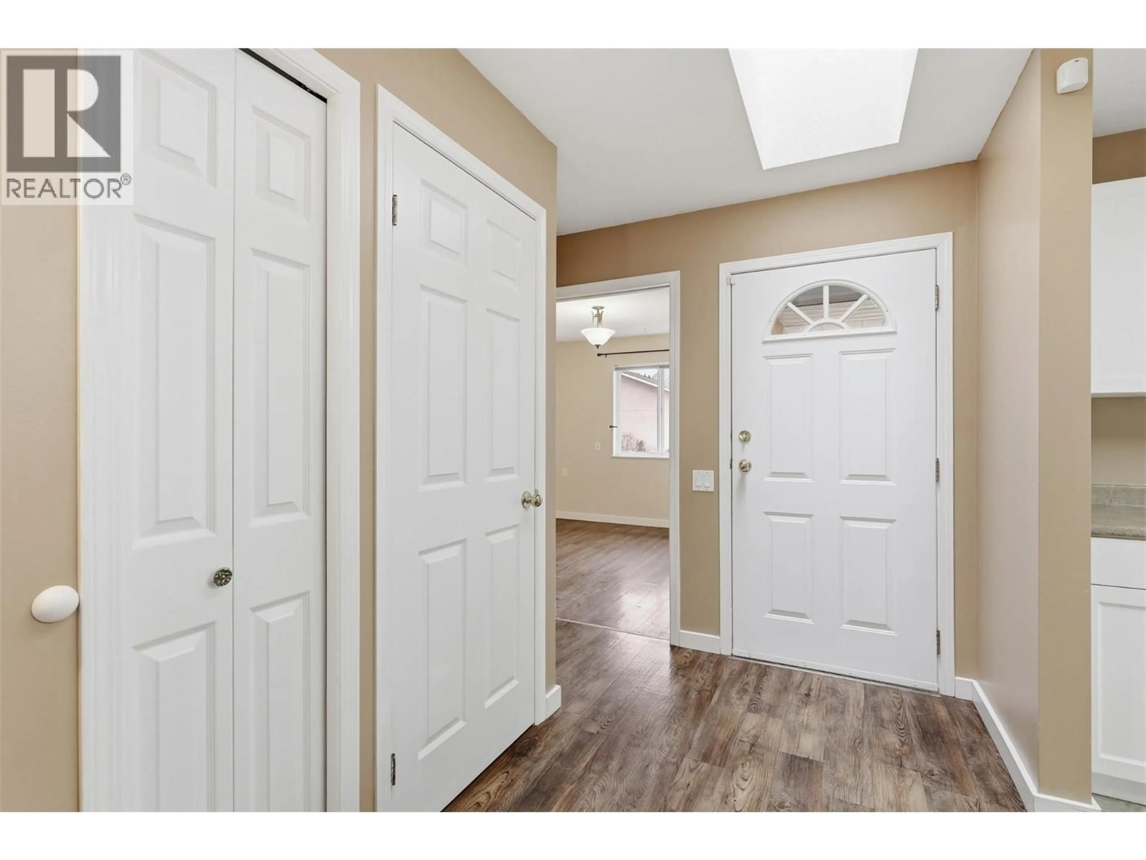 Indoor entryway for 41 - 1285 14TH STREET, Kamloops British Columbia V2B8K9
