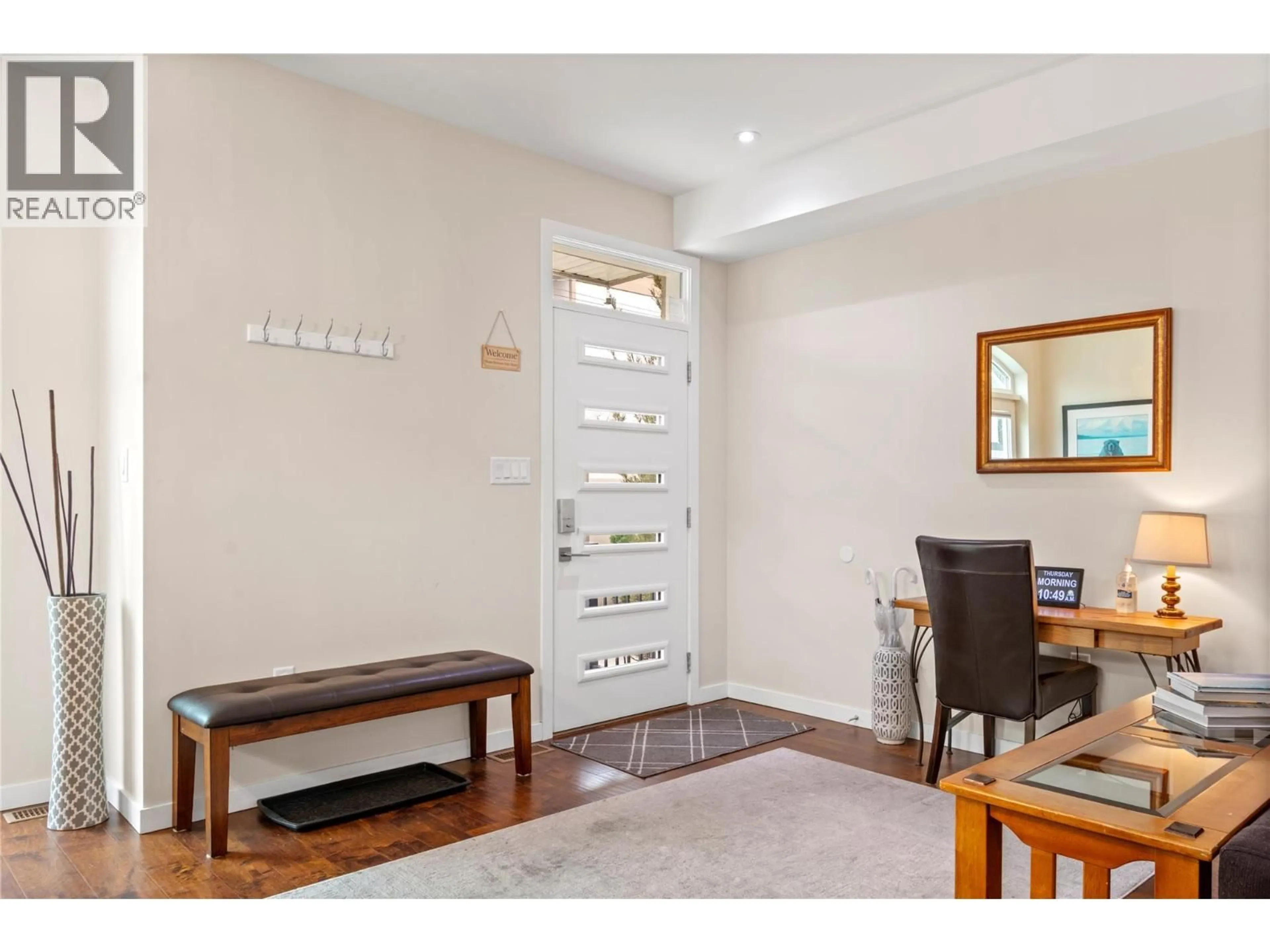 Indoor entryway for 102 - 679 CHURCHILL AVENUE, Penticton British Columbia V2A1E2