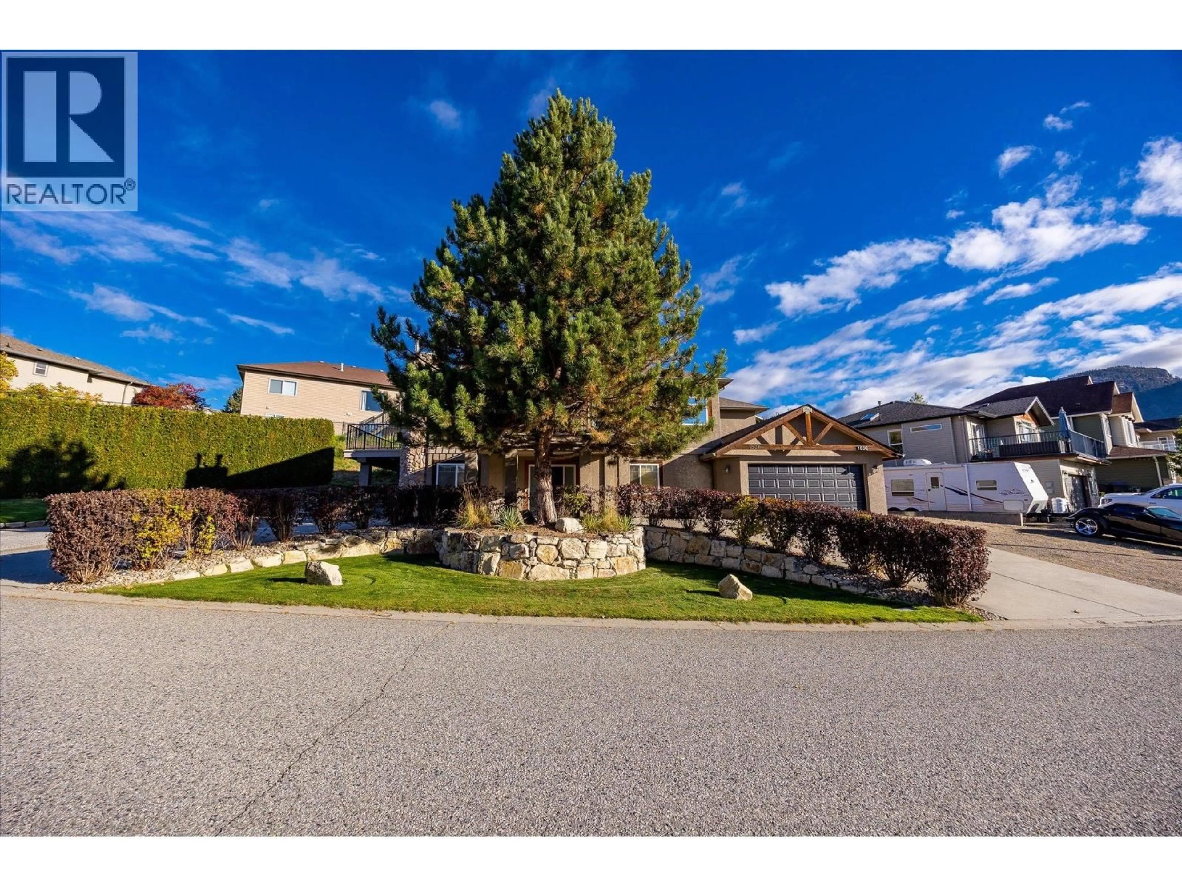 A pic from outside/outdoor area/front of a property/back of a property/a pic from drone, street for 1536 WILMOT AVENUE, Kelowna British Columbia v1p1n3