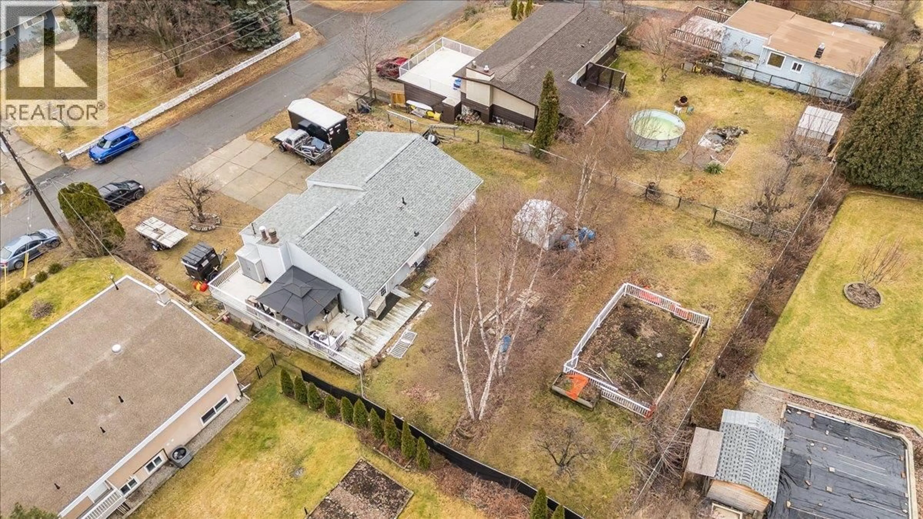 A pic from outside/outdoor area/front of a property/back of a property/a pic from drone, street for 522 3RD AVENUE, Rivervale British Columbia V1R4V4