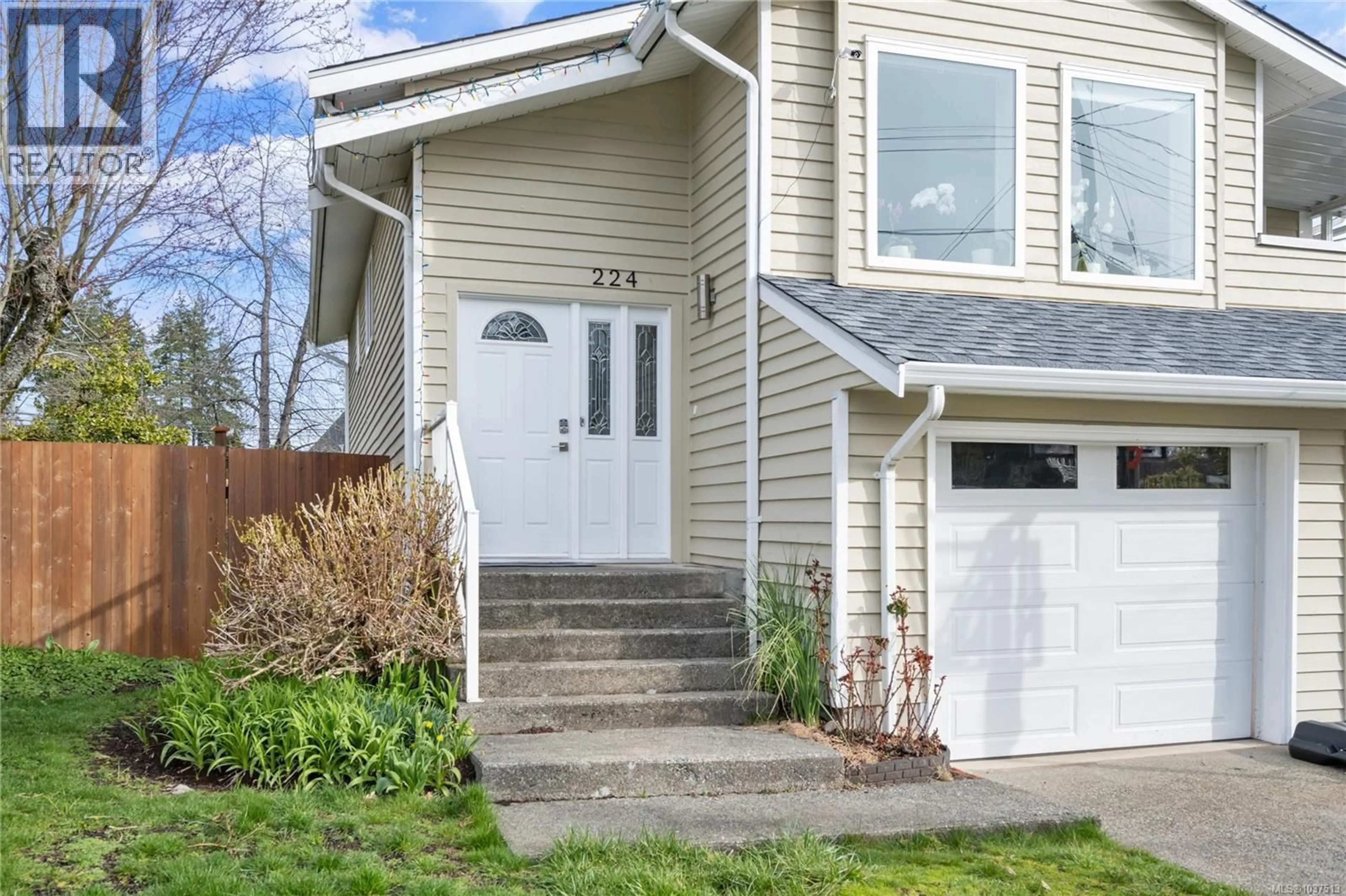 Home with vinyl exterior material, street for 224 ARDOON PLACE, Nanaimo British Columbia V9T4V9