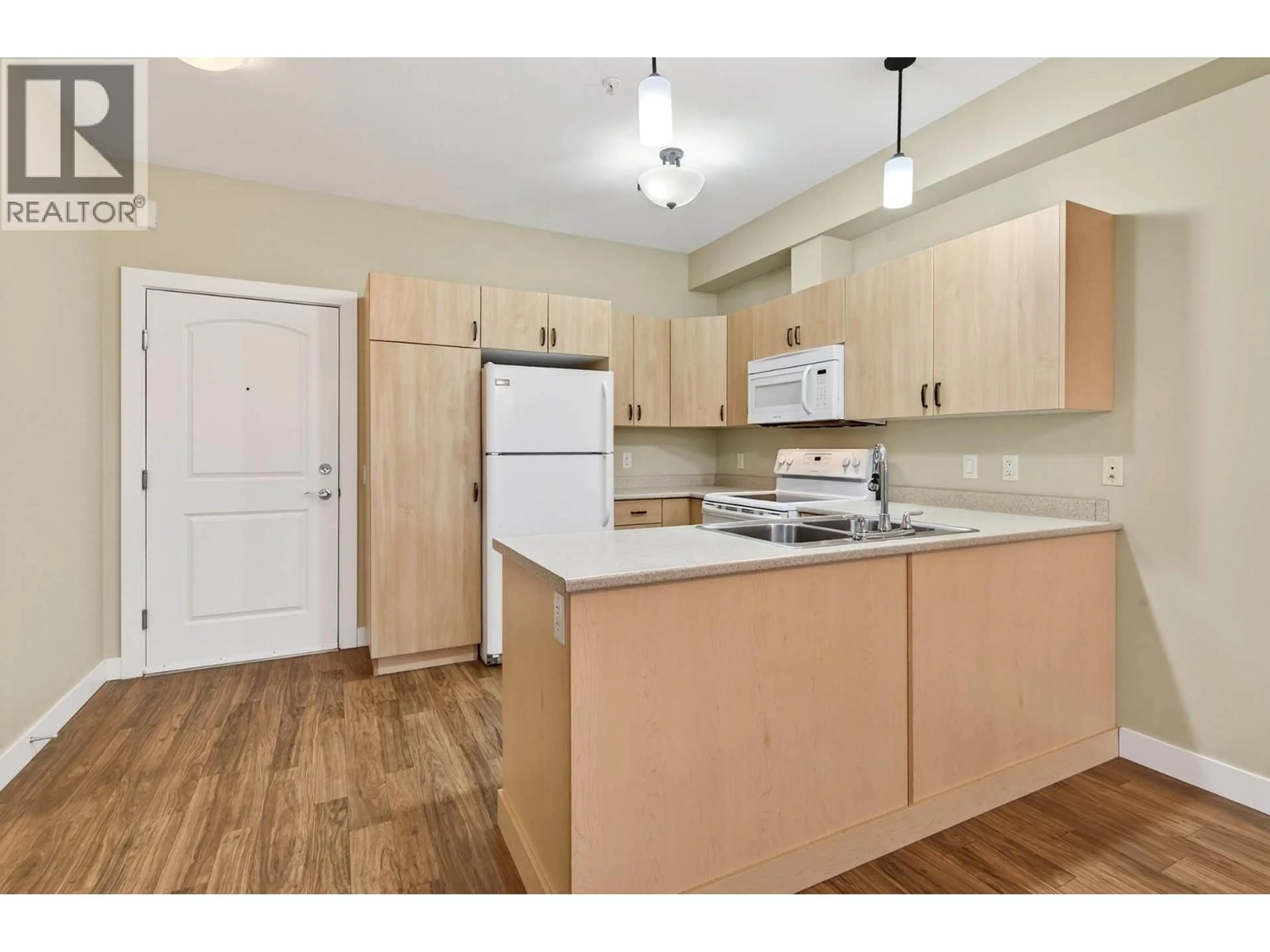 Standard kitchen, wood/laminate floor for 300 - 755 MAYFAIR STREET, Kamloops British Columbia V2B5L7