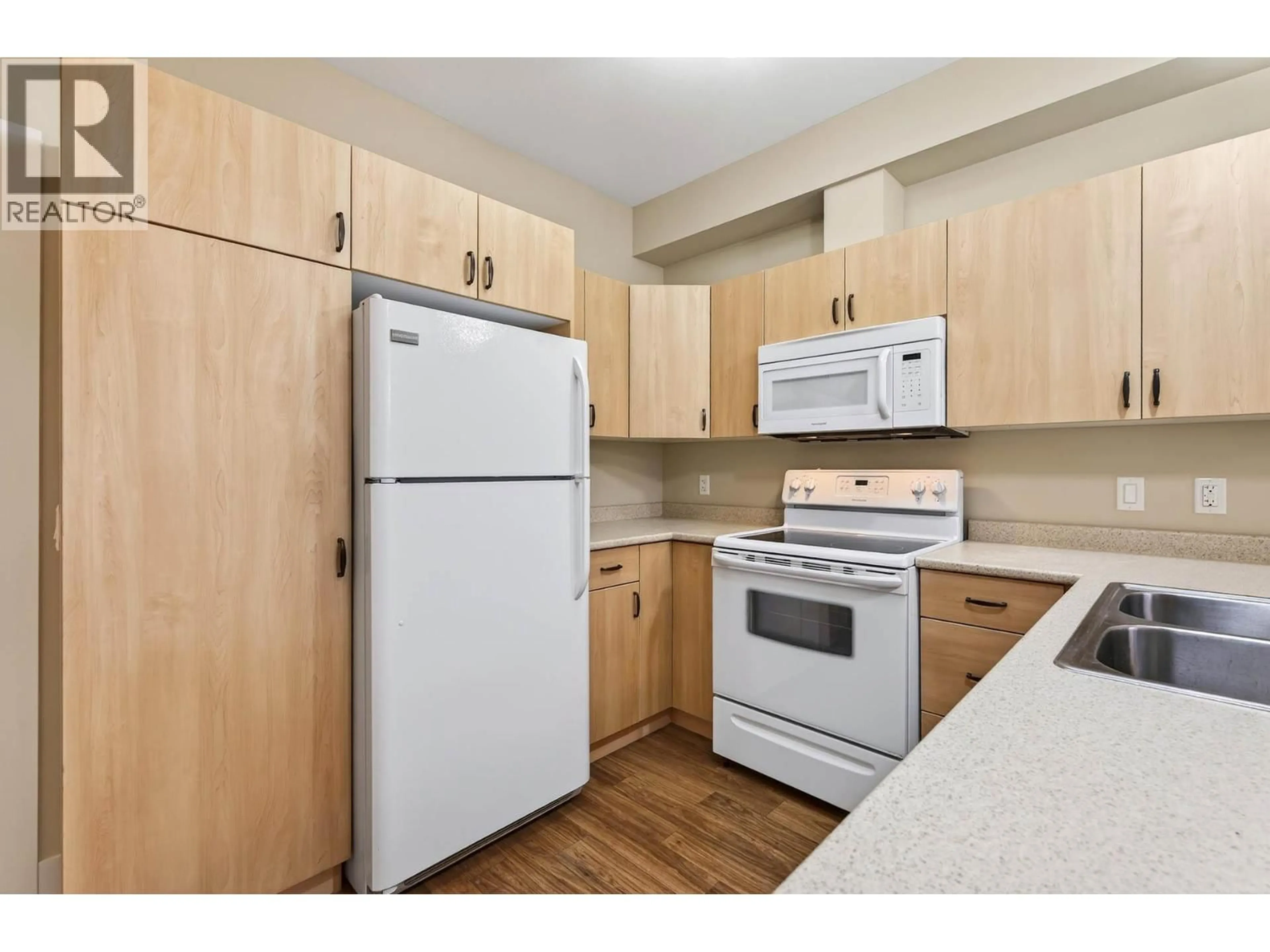 Standard kitchen, unknown for 300 - 755 MAYFAIR STREET, Kamloops British Columbia V2B5L7