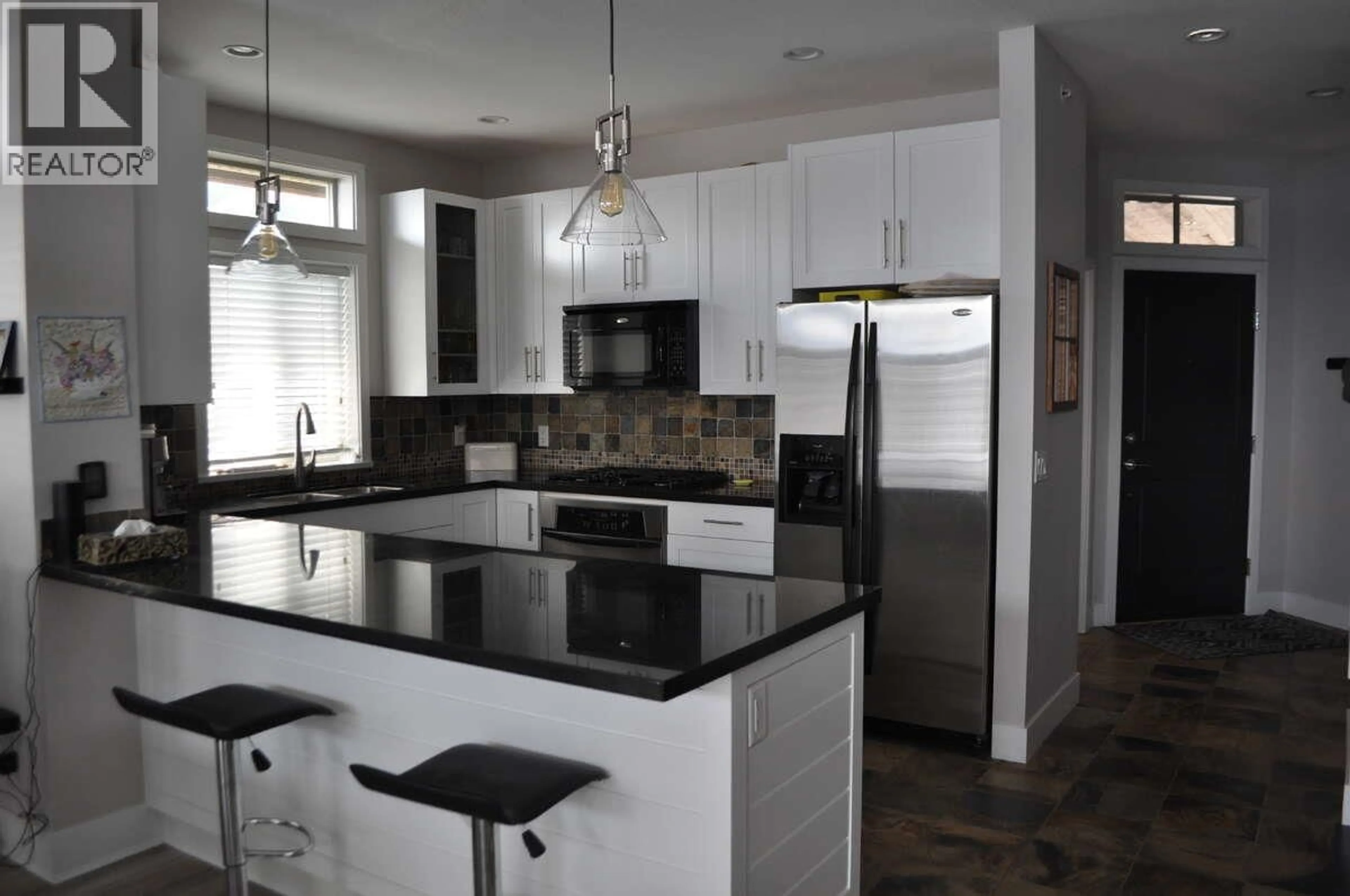 Open concept kitchen, ceramic/tile floor for 44 - 175 HOLLOWAY DRIVE, Kamloops British Columbia V1S0B2