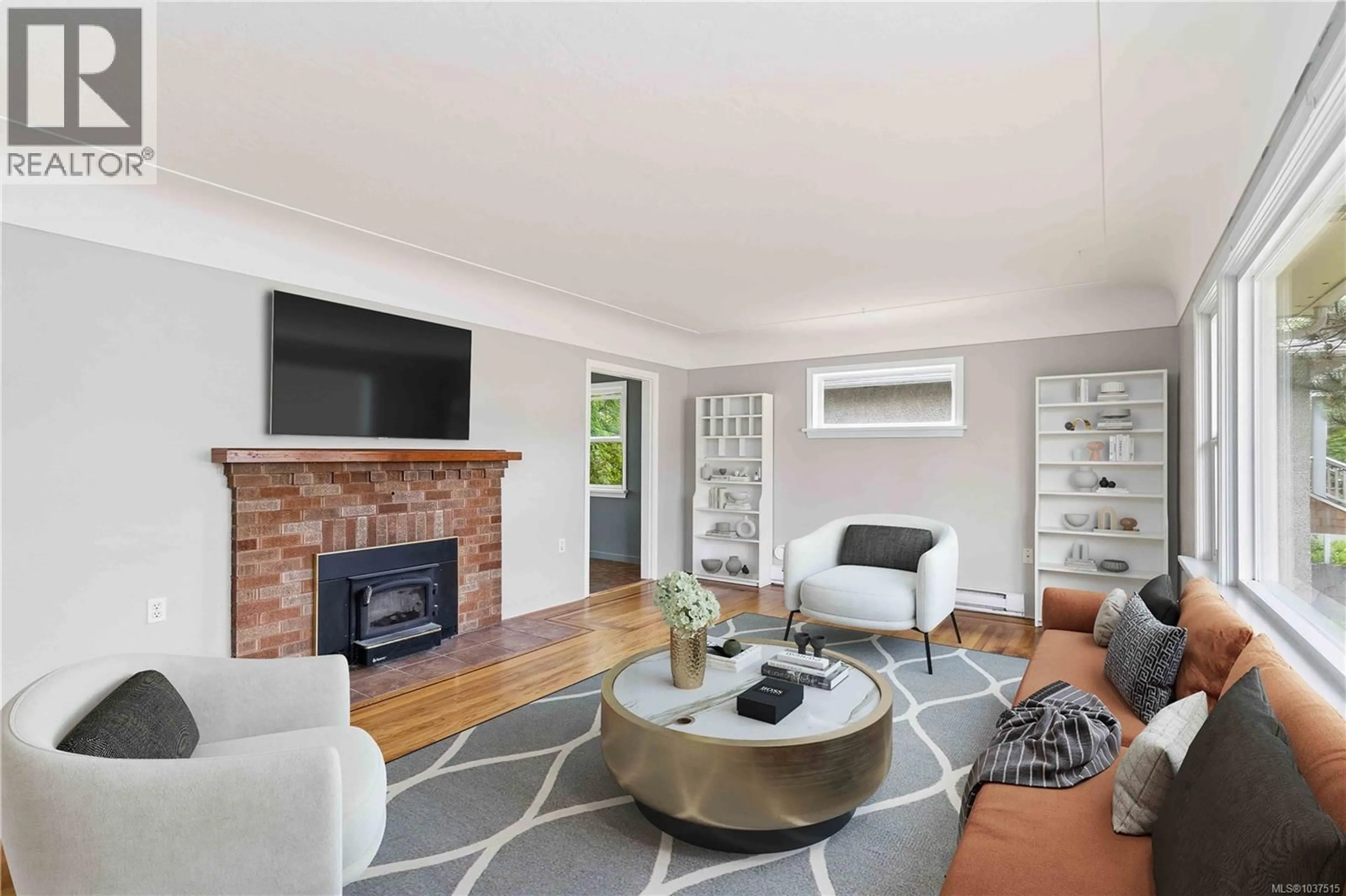 Living room with furniture, unknown for 1541 MCRAE AVENUE, Saanich British Columbia V8P1G4