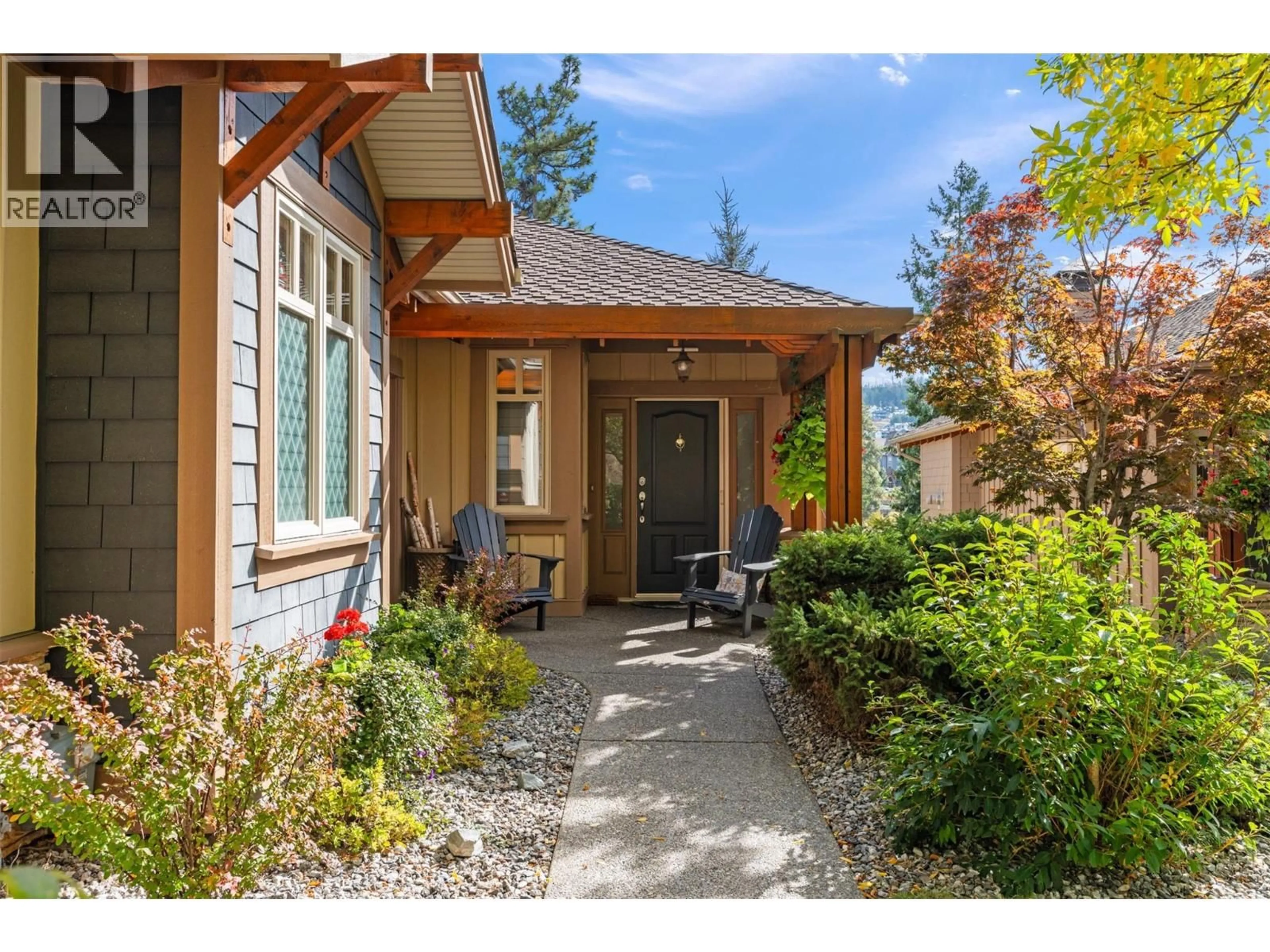 Indoor entryway for 420 NIBLICK COURT, Vernon British Columbia V1H1V6
