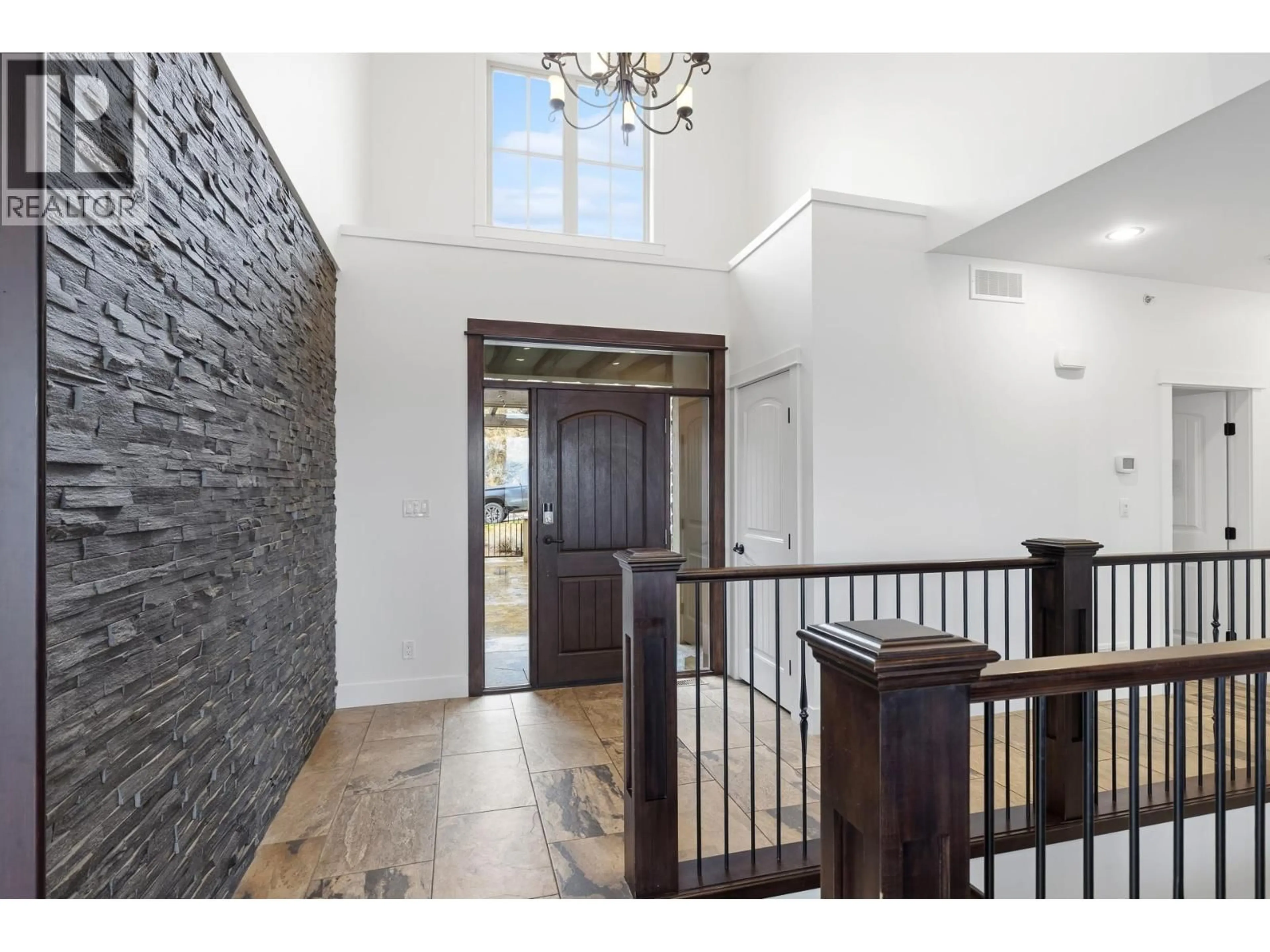 Indoor entryway for 476 SILVERSAGE PLACE, Vernon British Columbia V1H2J2