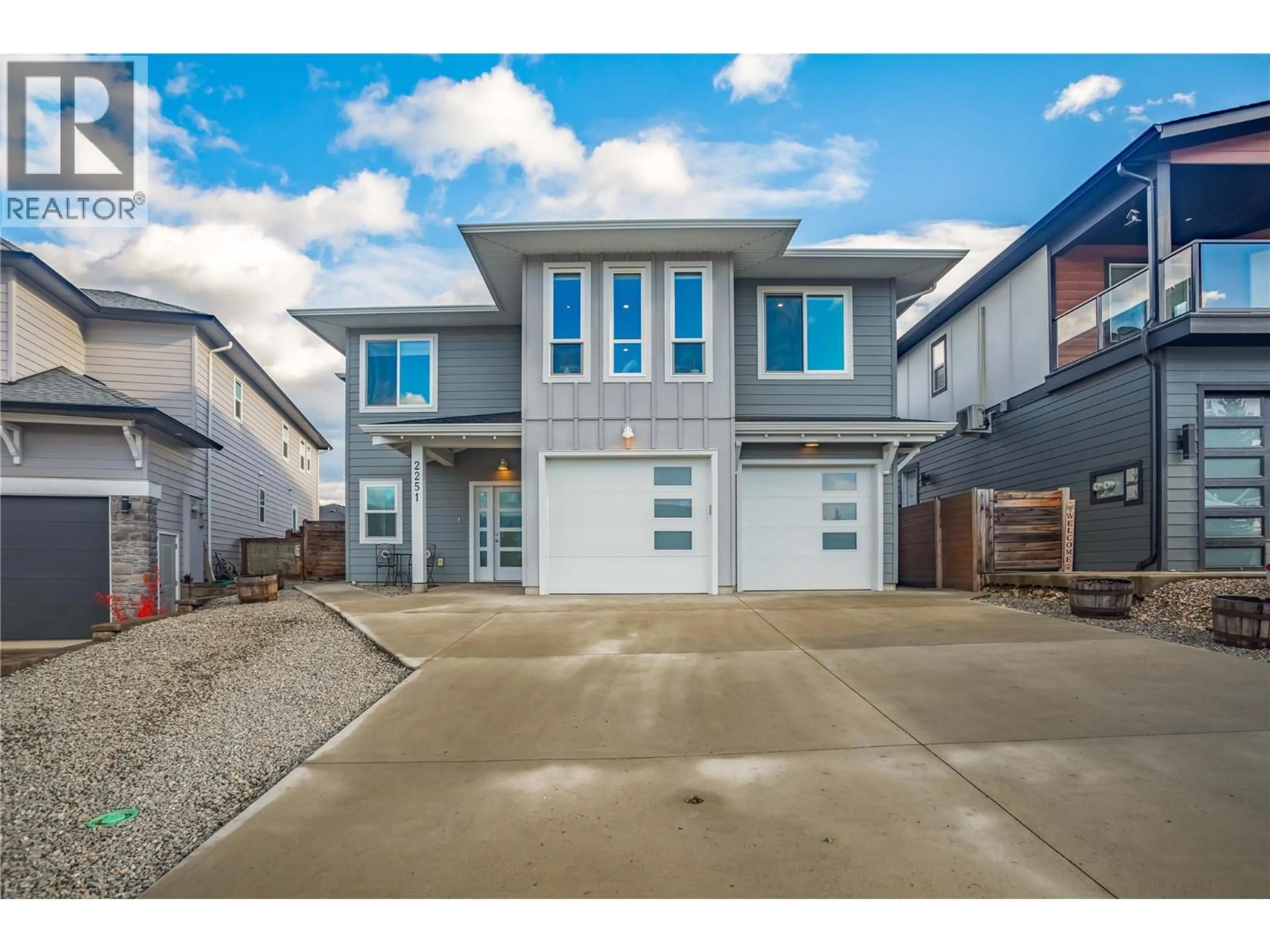 Home with vinyl exterior material, street for 2251 14 AVENUE SOUTHEAST, Salmon Arm British Columbia V1E0E7