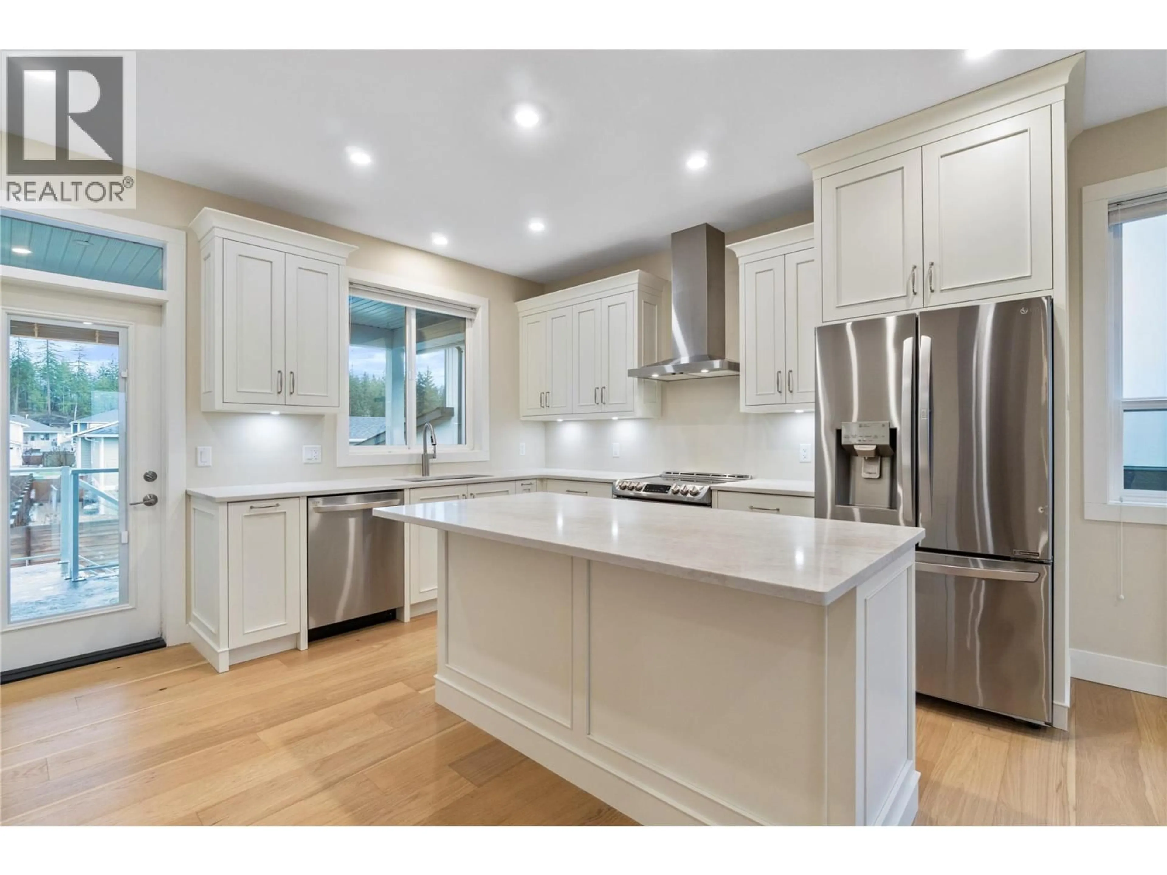 Open concept kitchen, unknown for 2251 14 AVENUE SOUTHEAST, Salmon Arm British Columbia V1E0E7