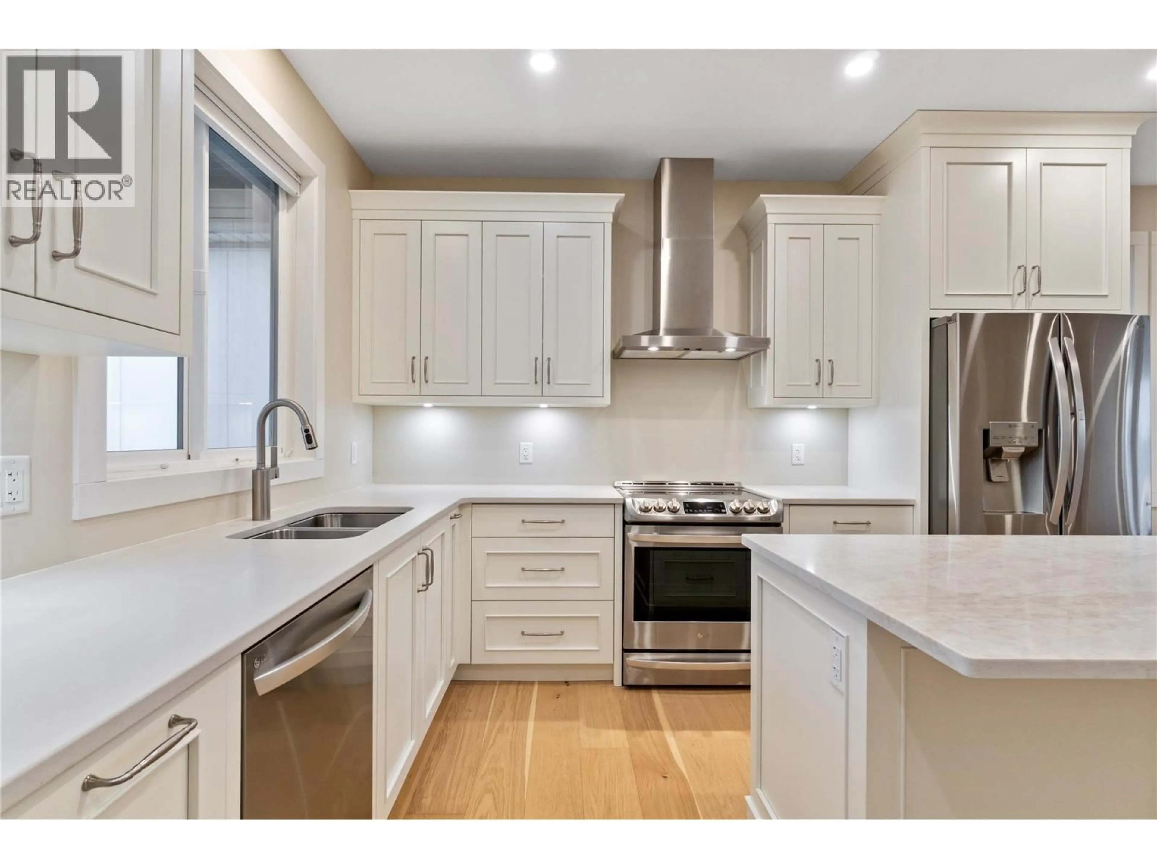 Open concept kitchen, ceramic/tile floor for 2251 14 AVENUE SOUTHEAST, Salmon Arm British Columbia V1E0E7